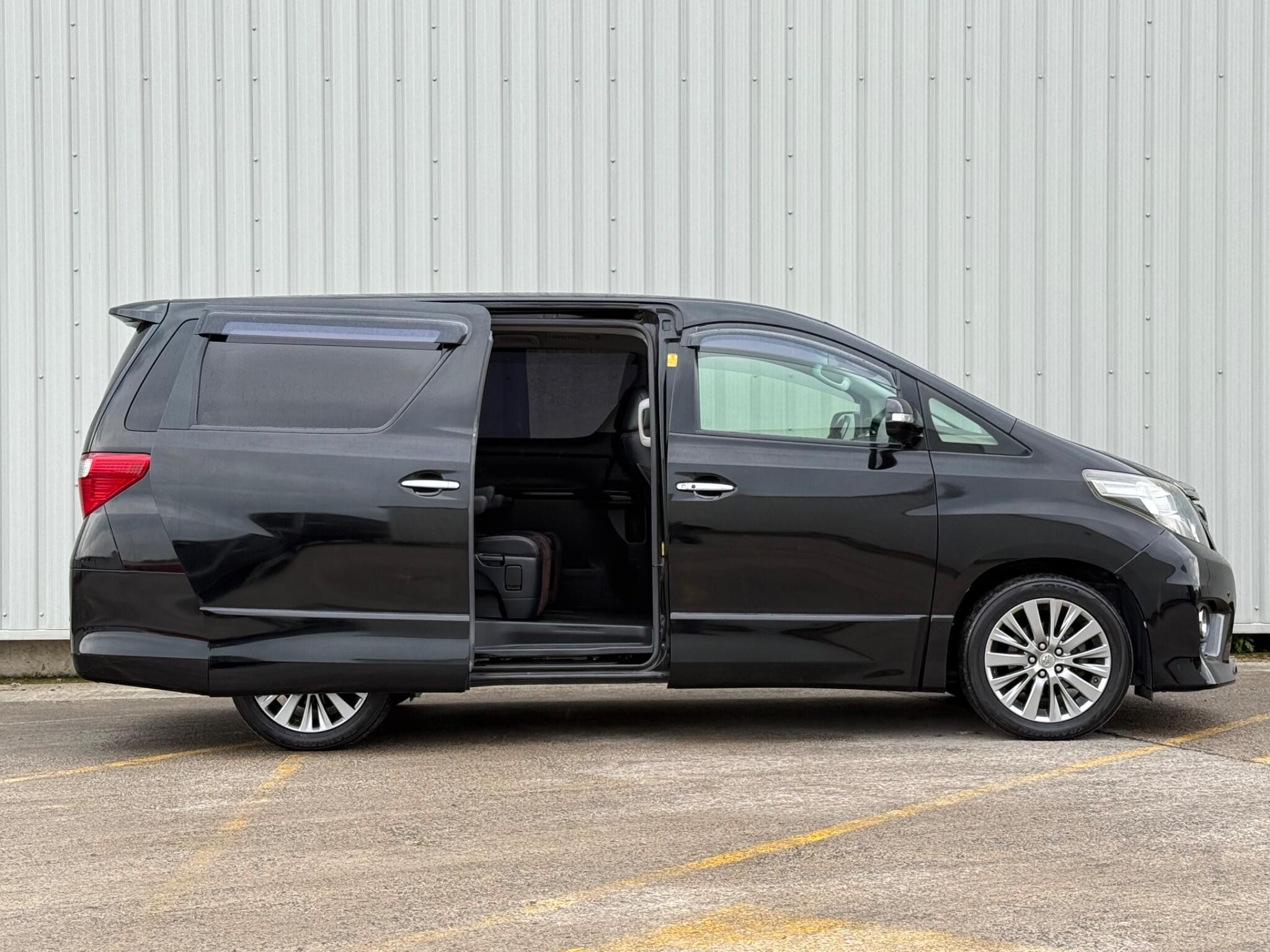 Toyota Alphard - Image 10