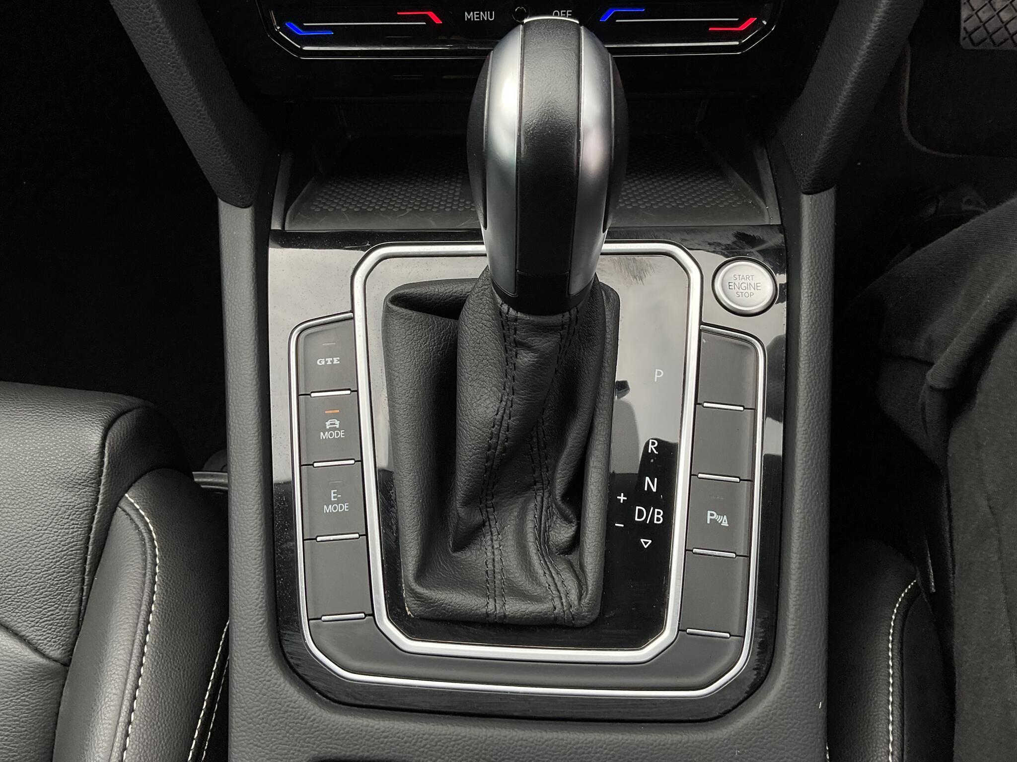 Volkswagen Passat - Image 12