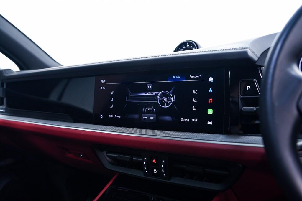 Porsche Cayenne - Image 26