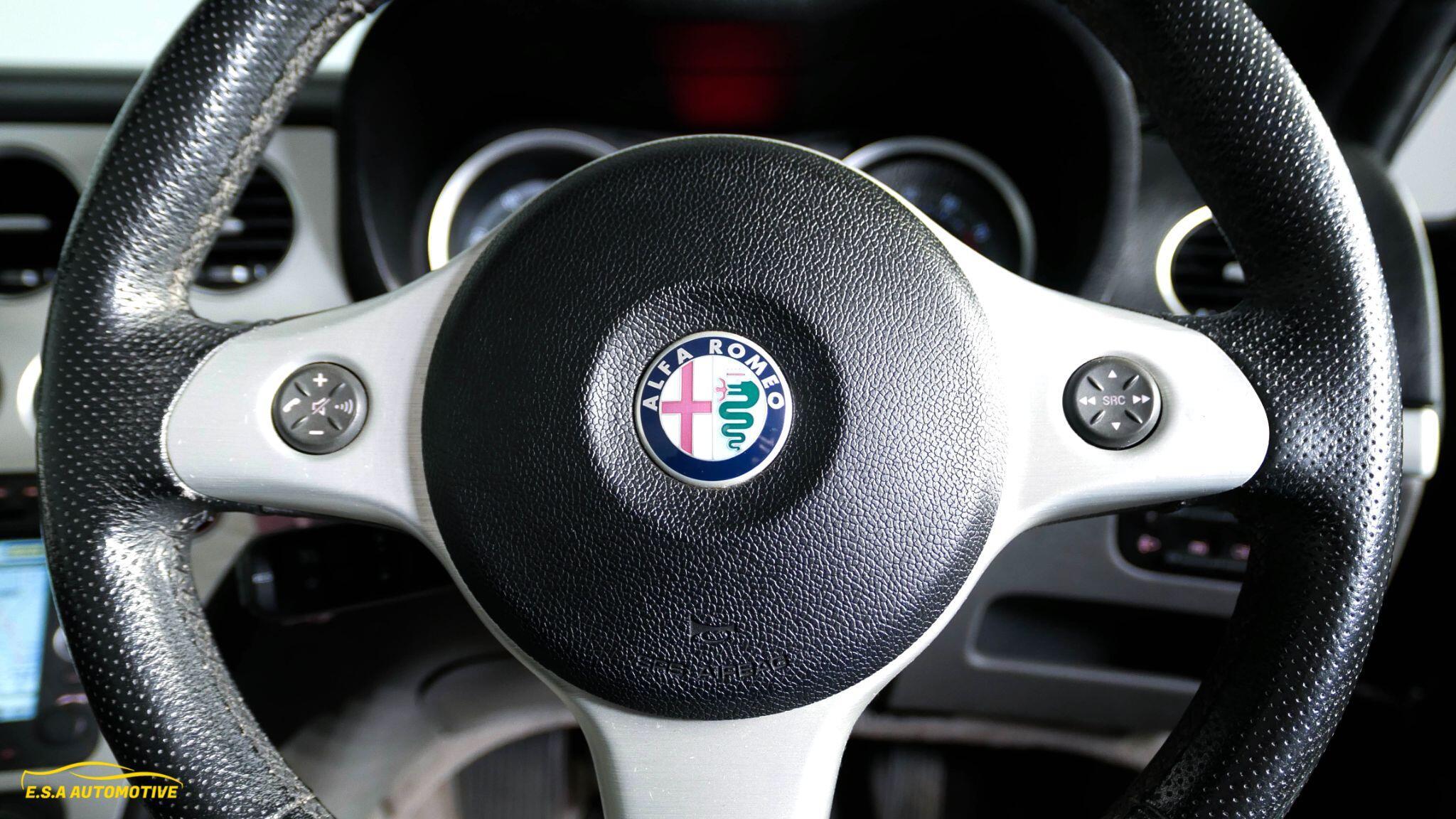 Alfa Romeo Spider - Image 25