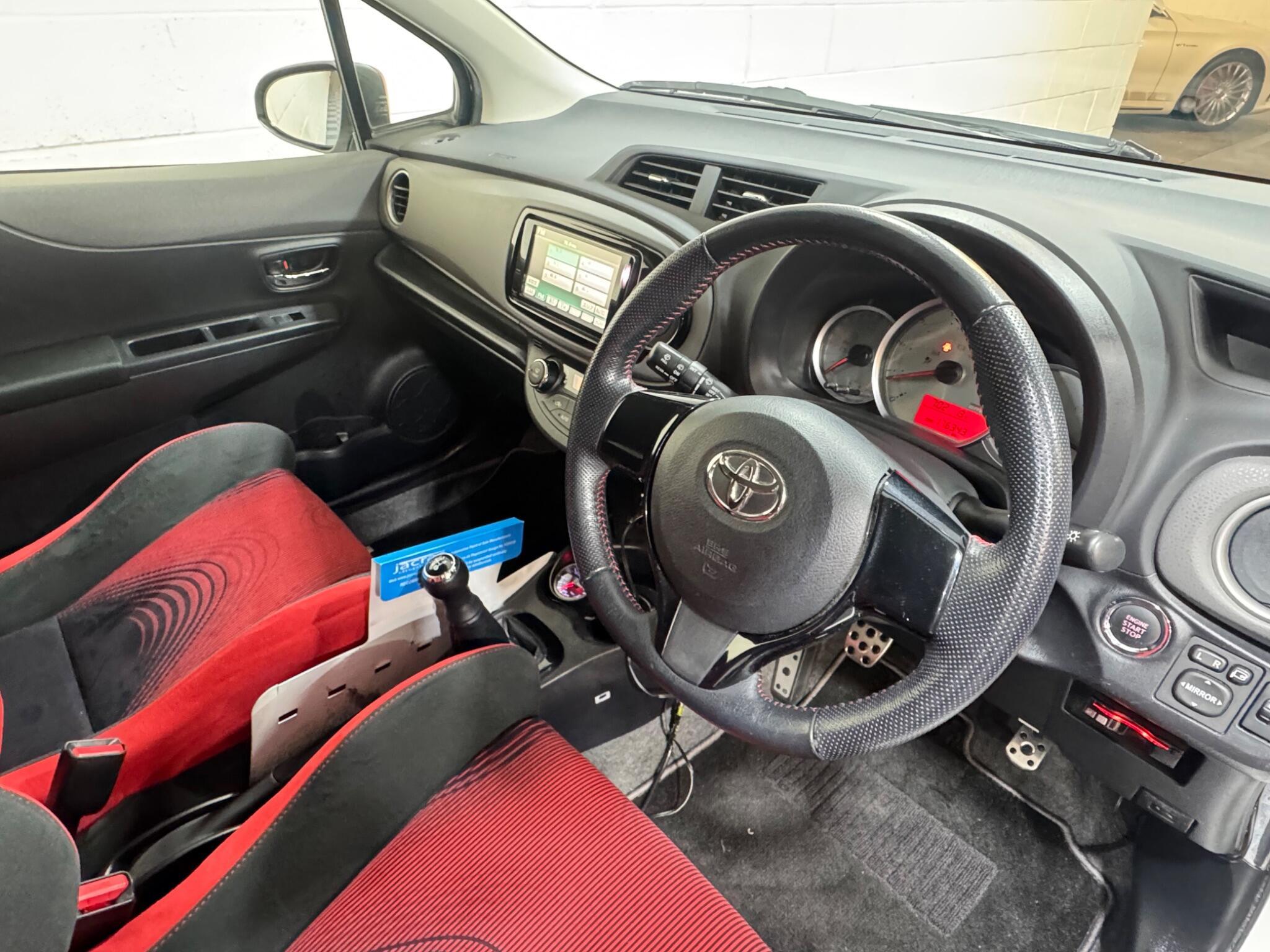 Toyota Yaris - Image 8