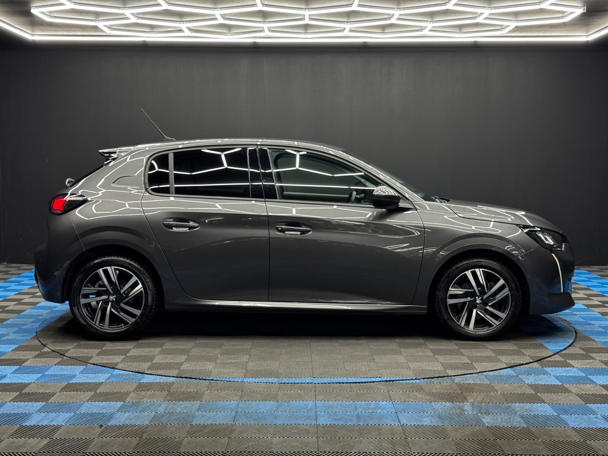 Peugeot 208 - Image 4