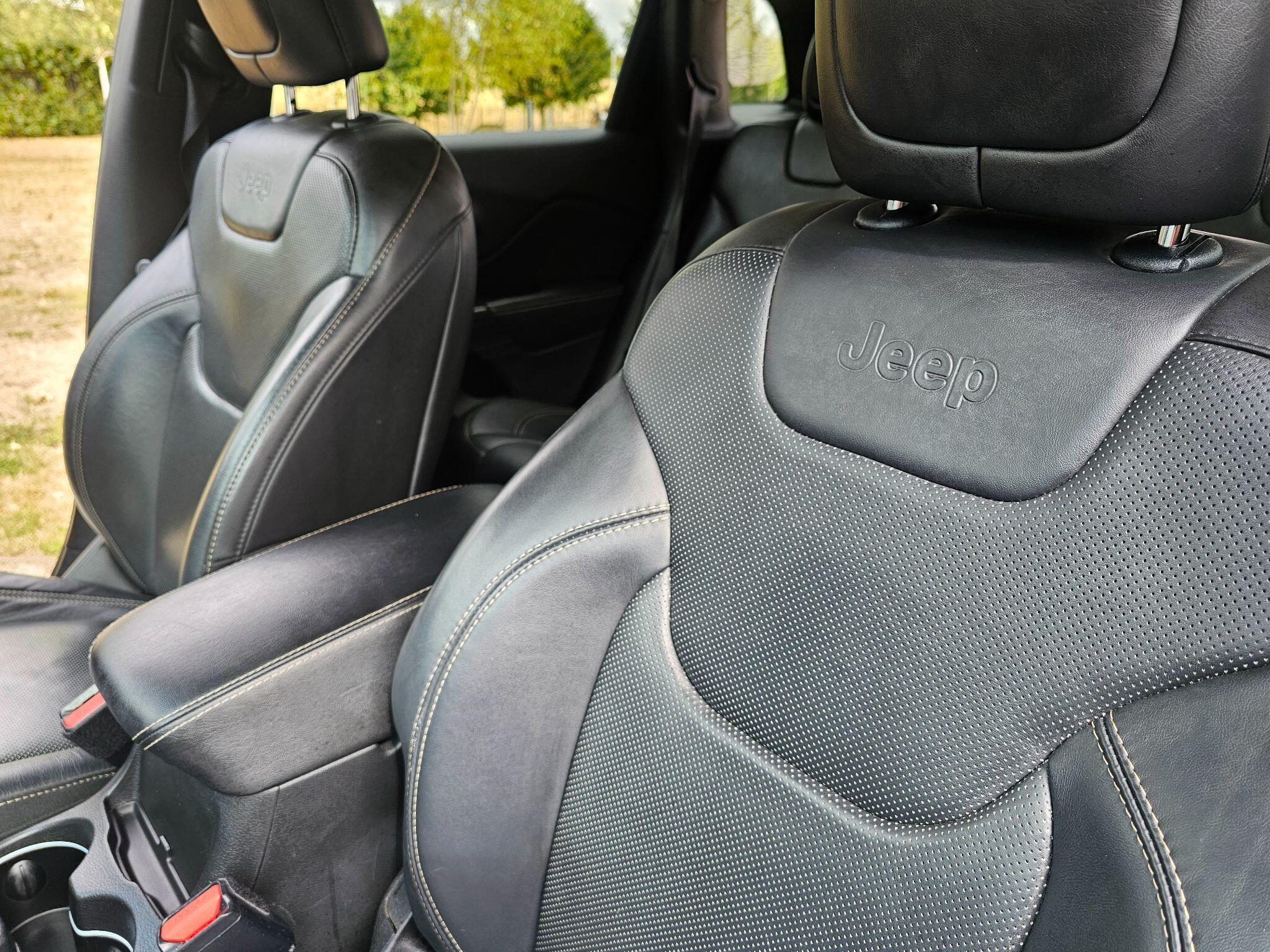 Jeep Cherokee - Image 12