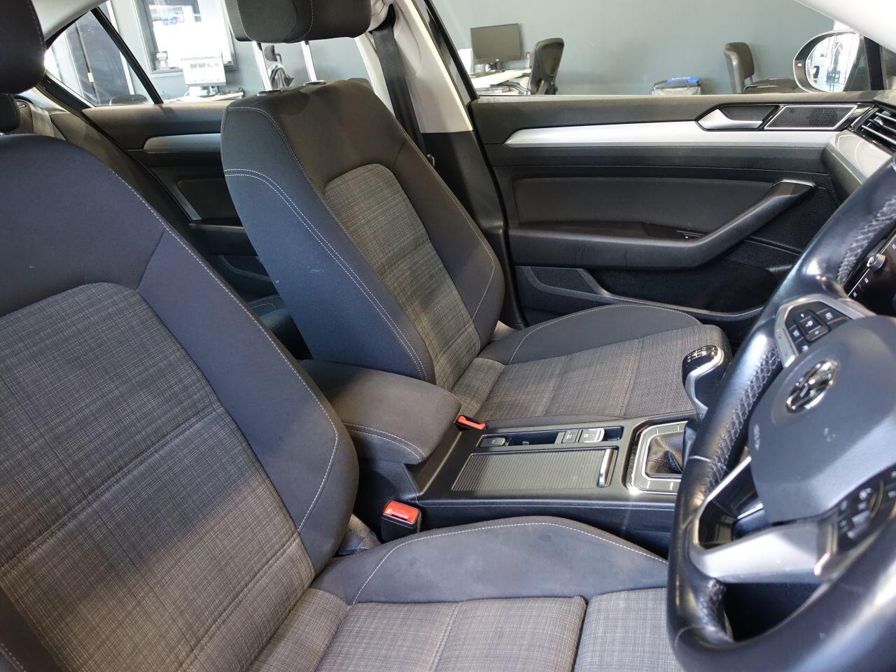 Volkswagen Passat - Image 13