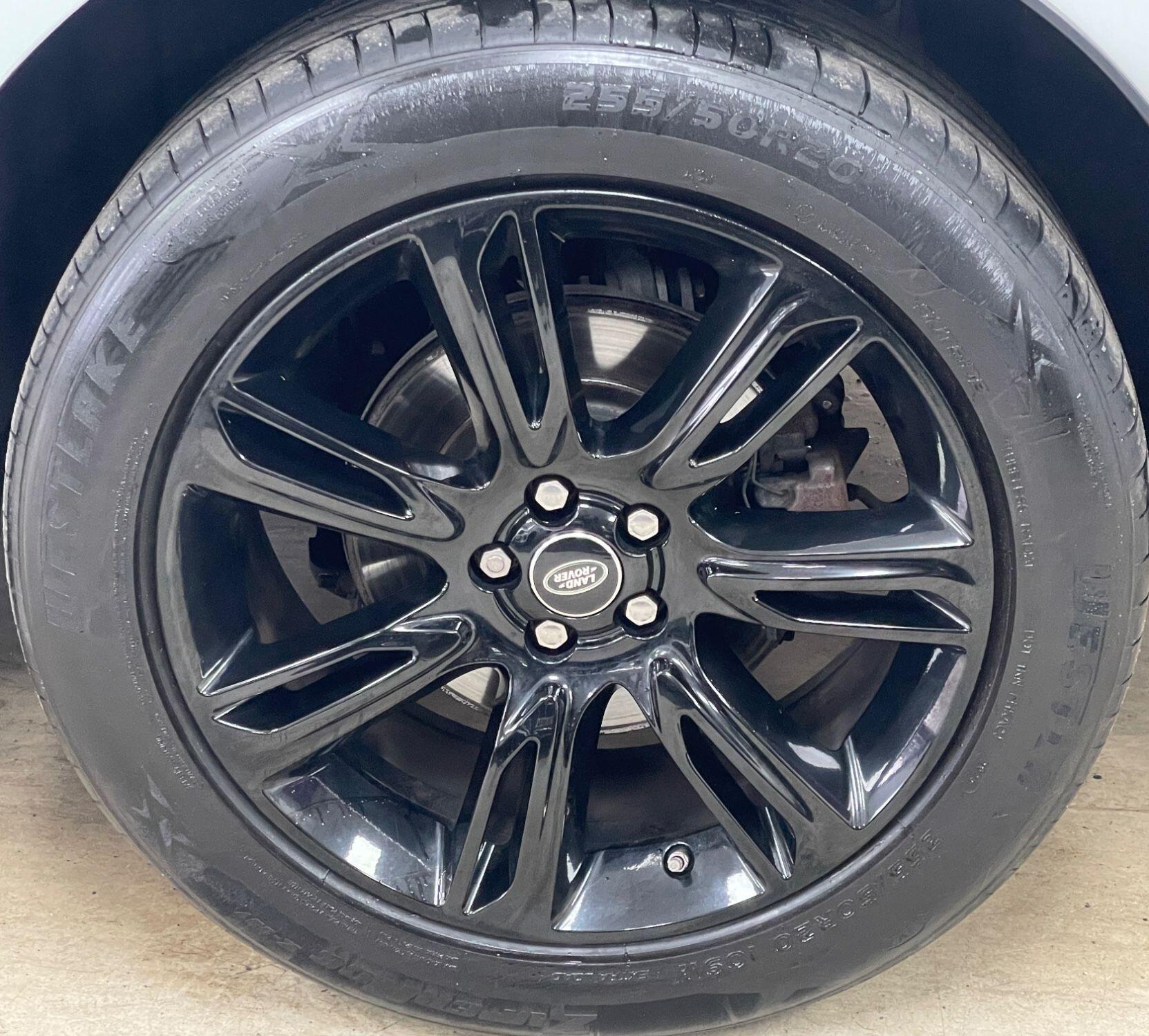 Land Rover Range Rover Velar - Image 15