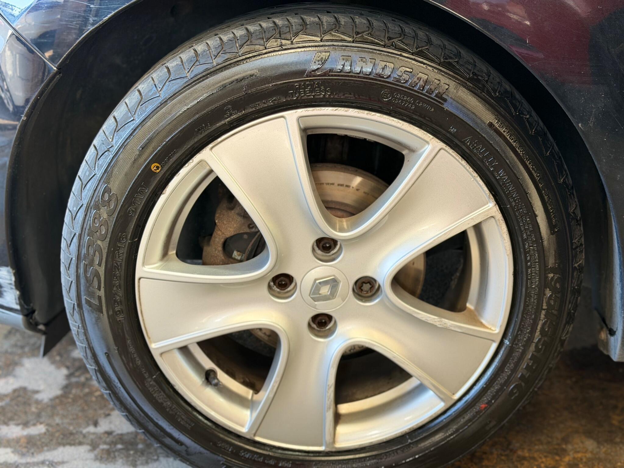 Renault Clio - Image 18