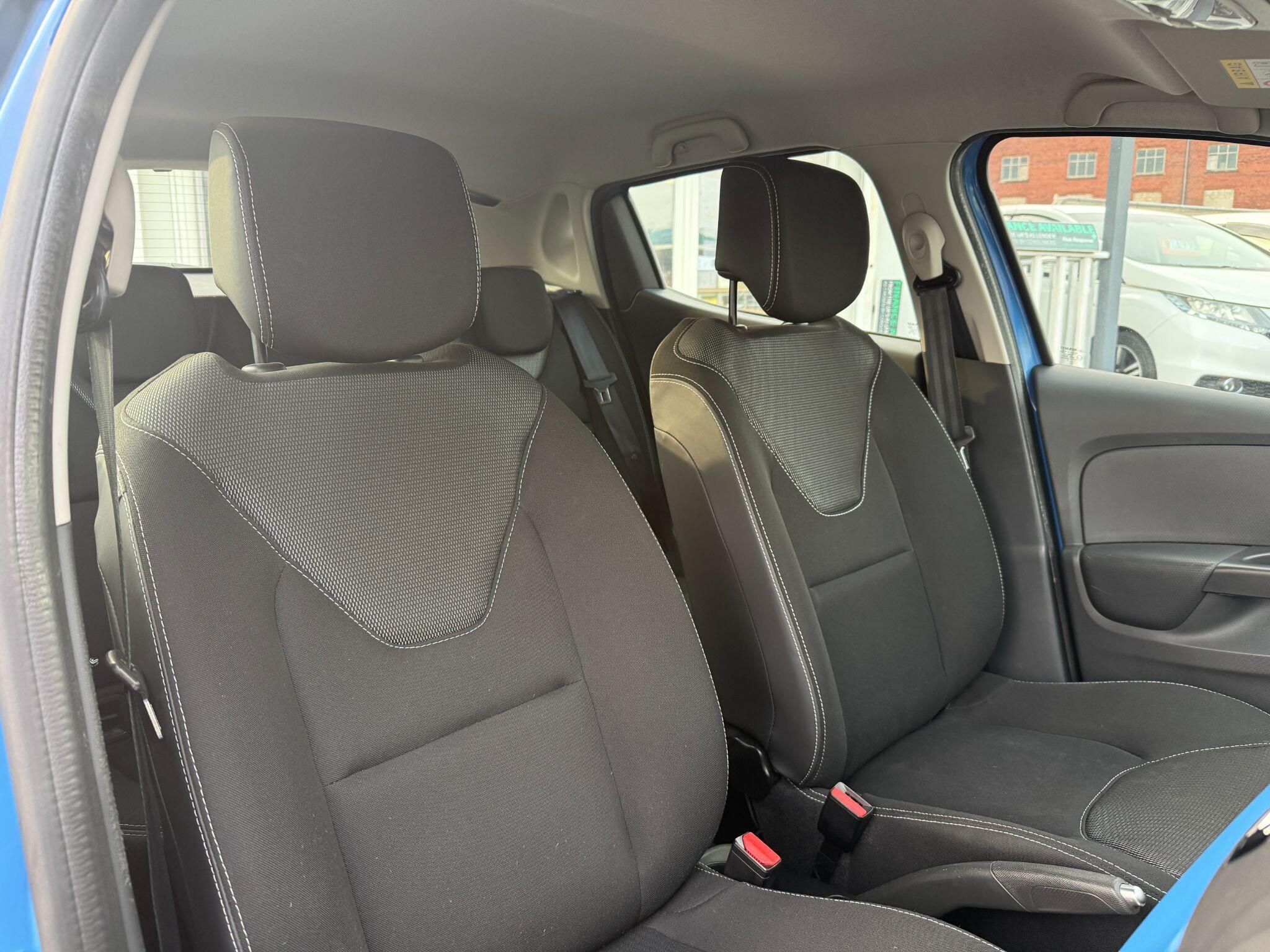 Renault Clio - Image 28