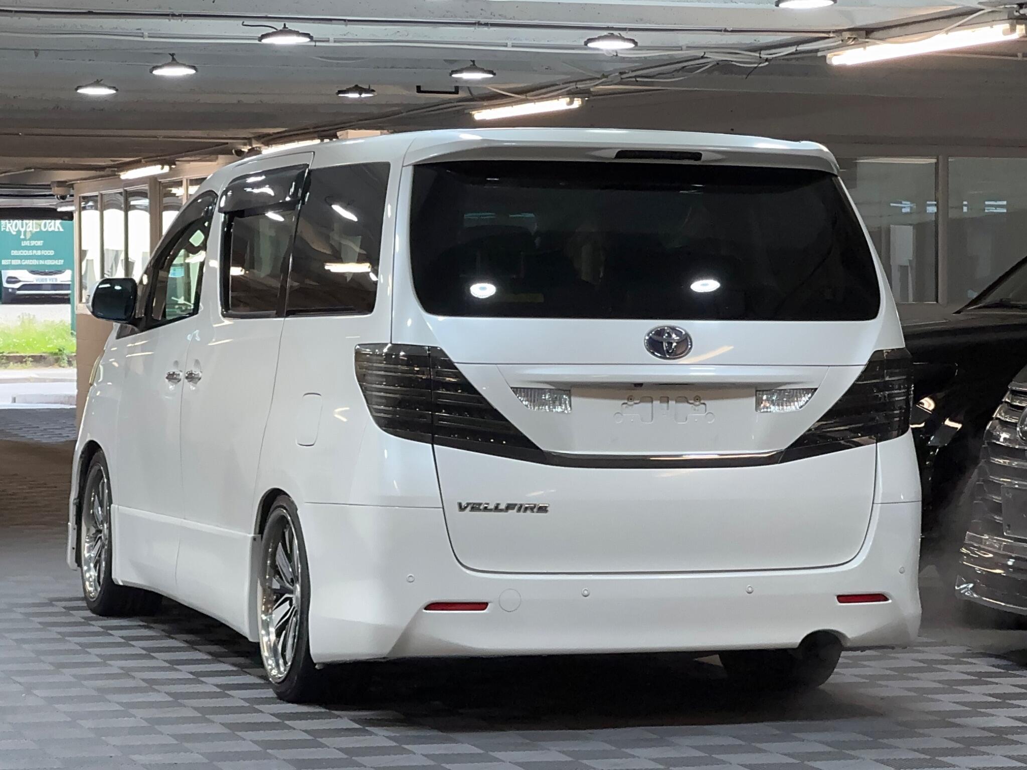 Toyota Vellfire - Image 3
