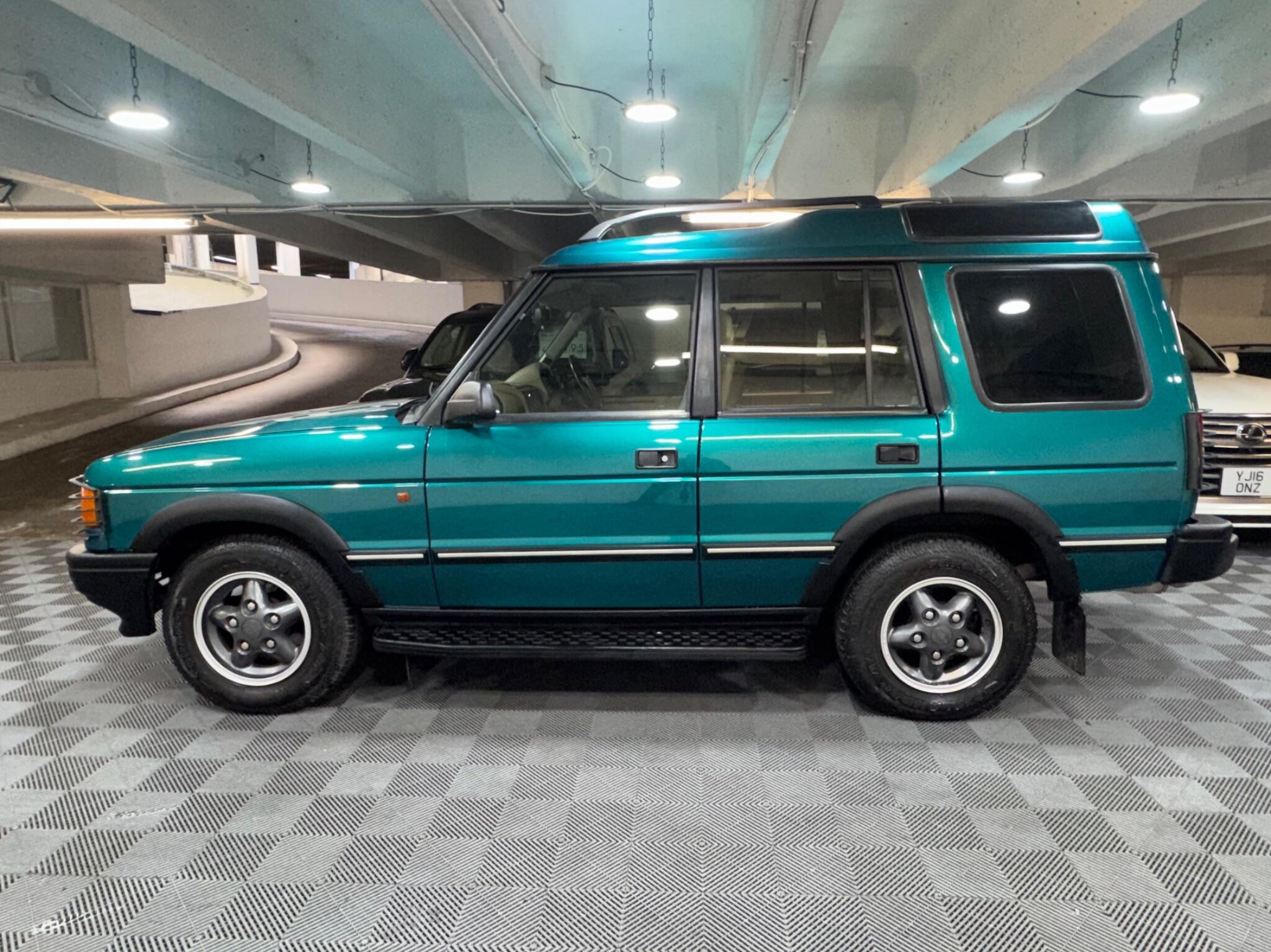 Land Rover Discovery - Image 2