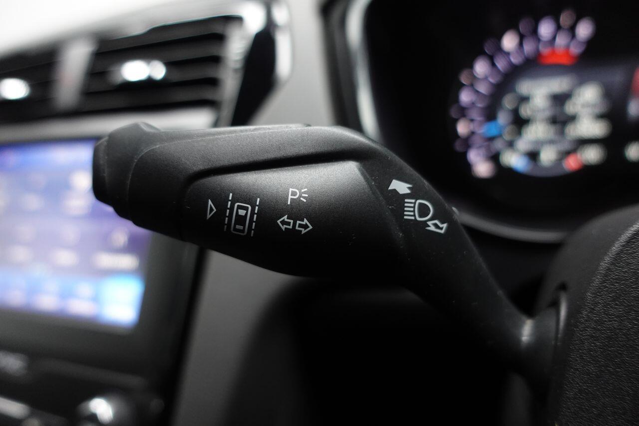 Ford Mondeo - Image 35