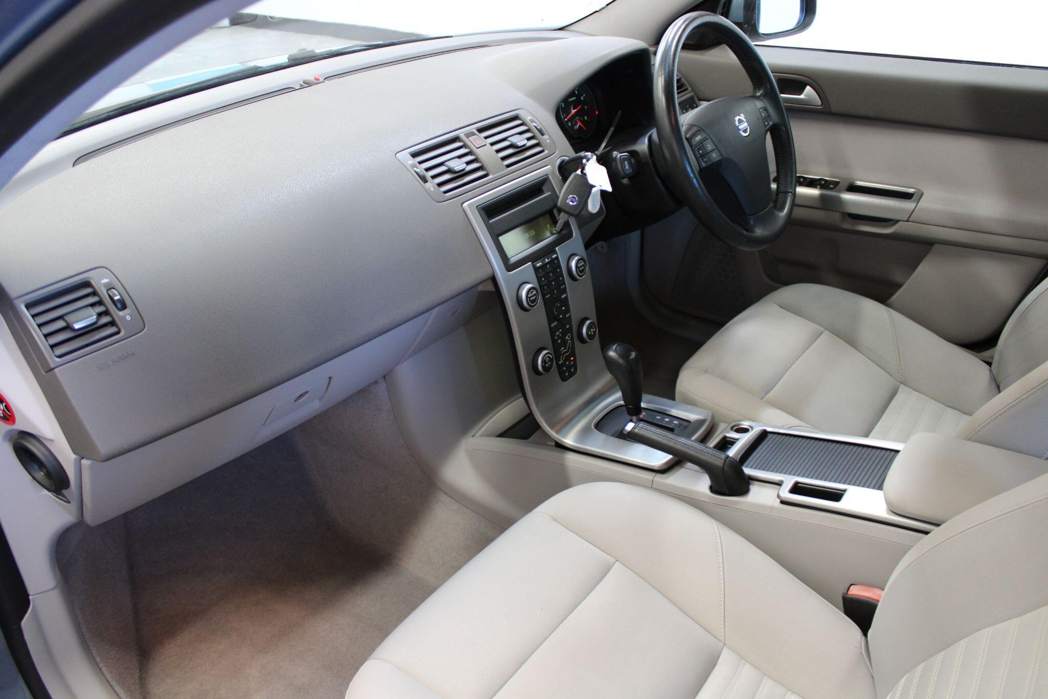 Volvo V50 - Image 2