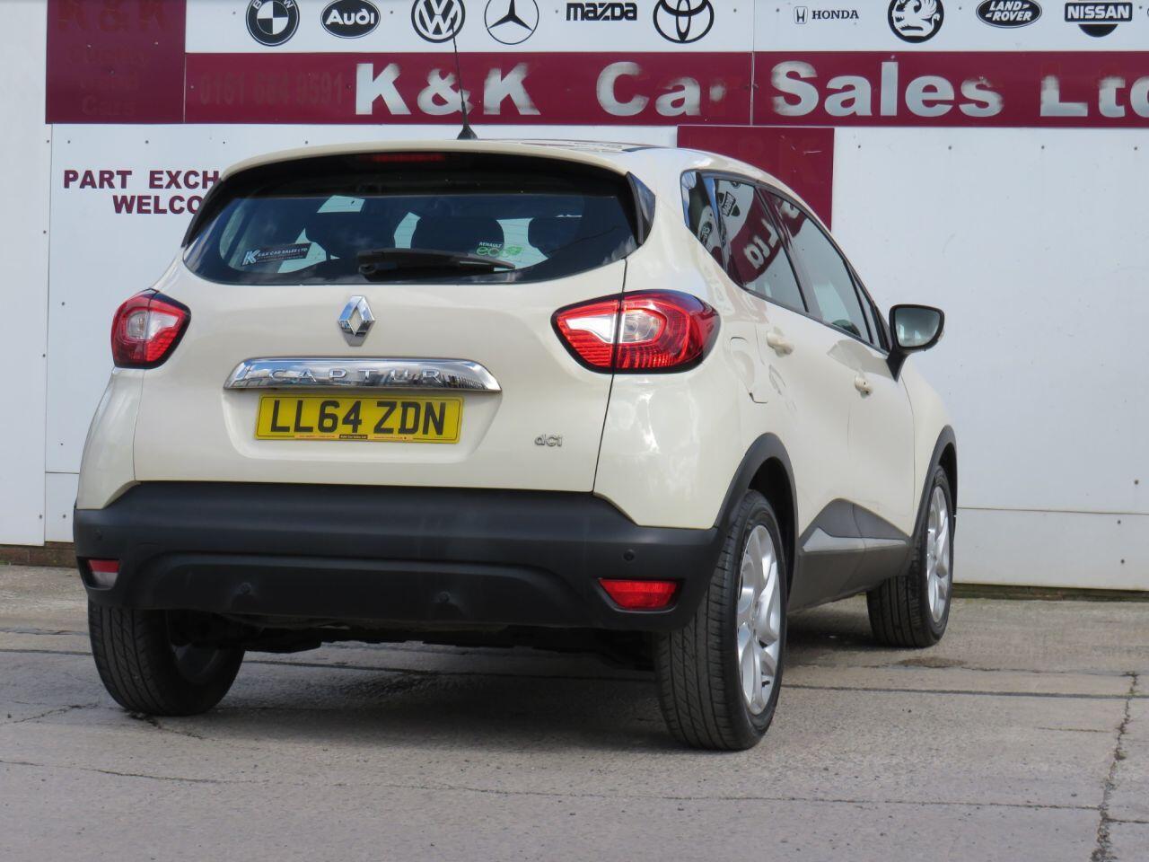 Renault Captur - Image 28