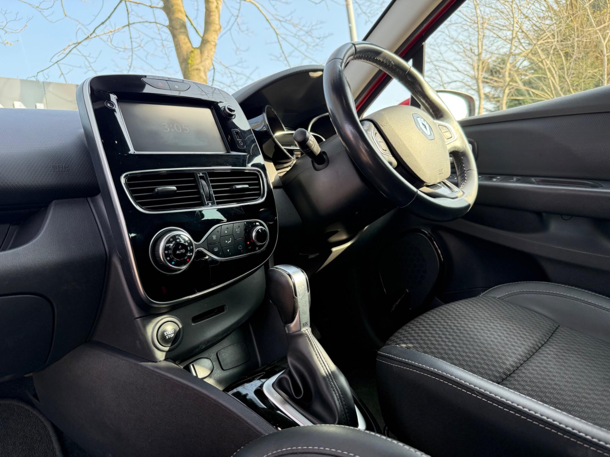 Renault Clio - Image 37