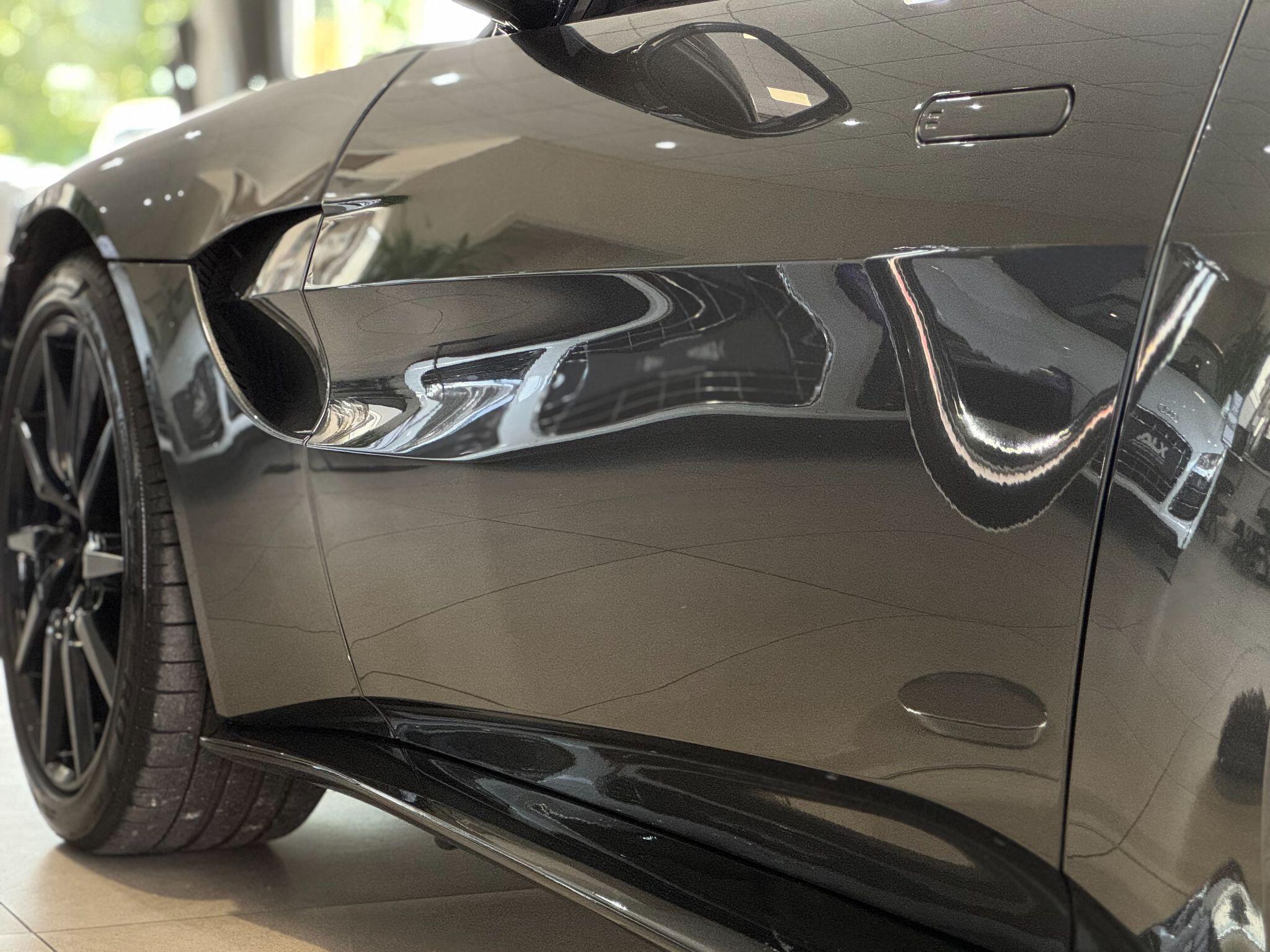 Aston Martin Vantage - Image 13