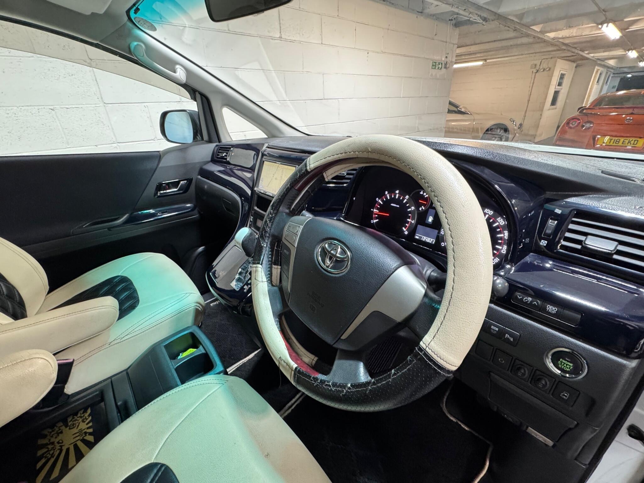 Toyota Alphard - Image 9