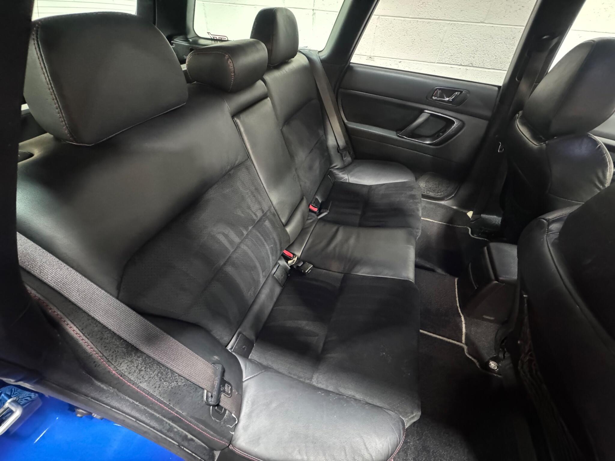 Subaru Legacy - Image 12