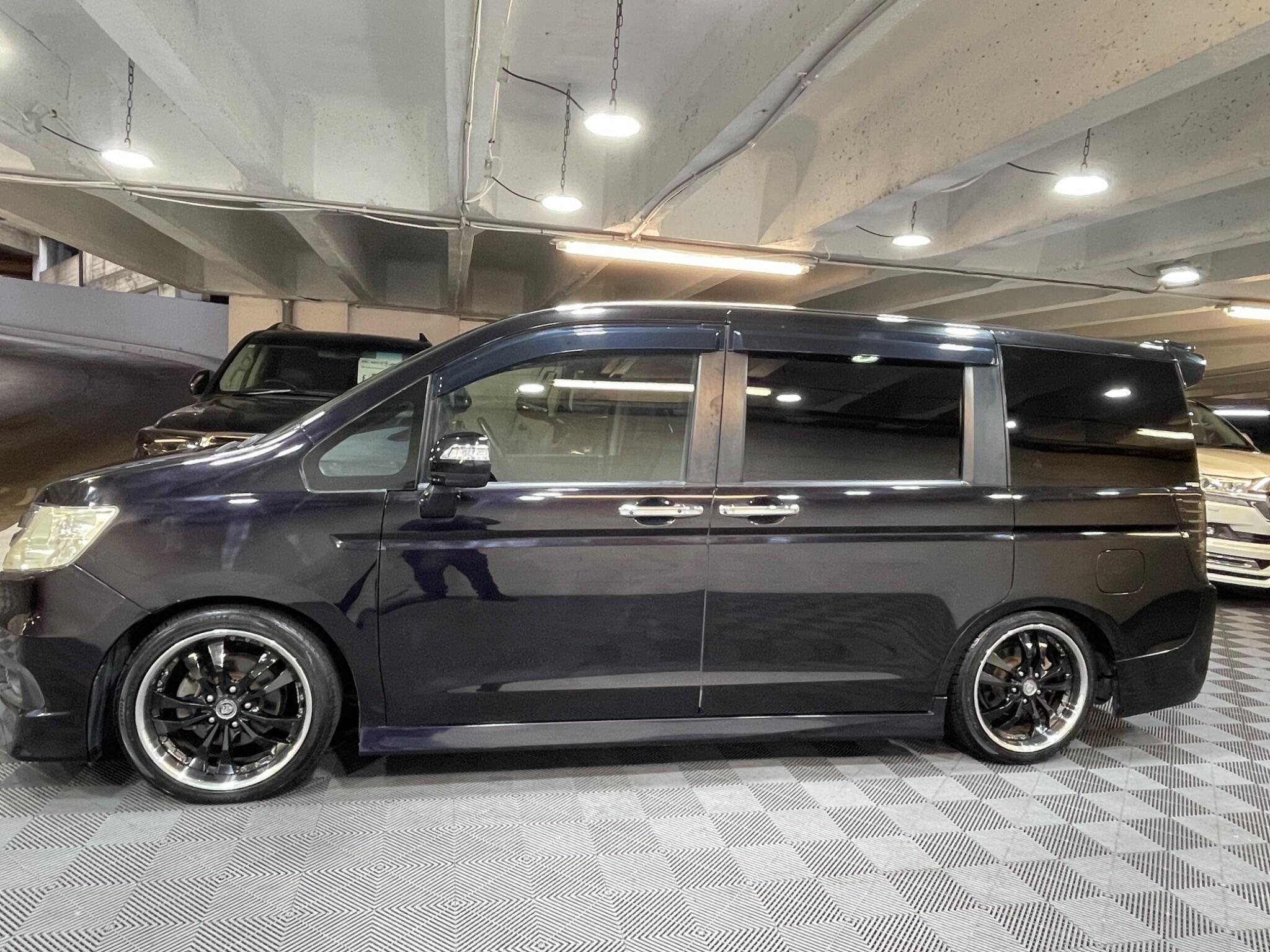 Honda Stepwagon - Image 2