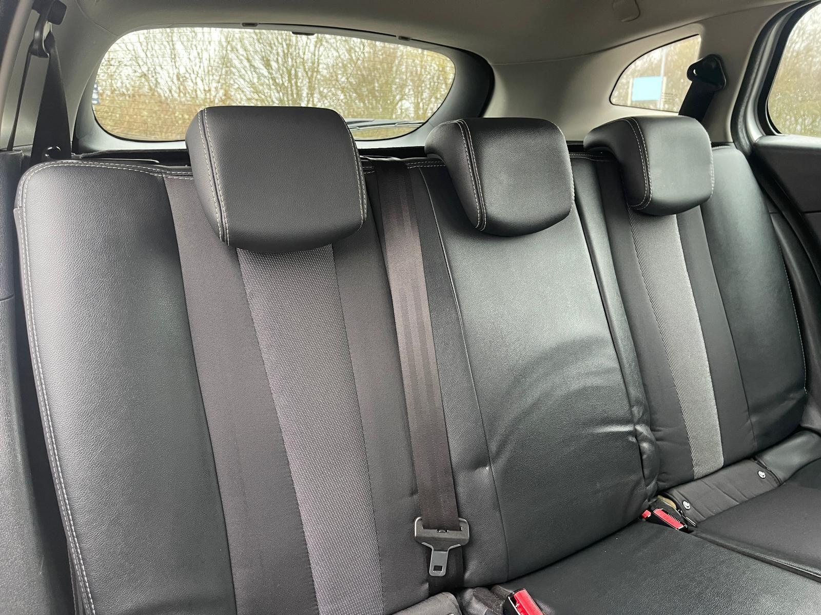 Renault Megane - Image 23