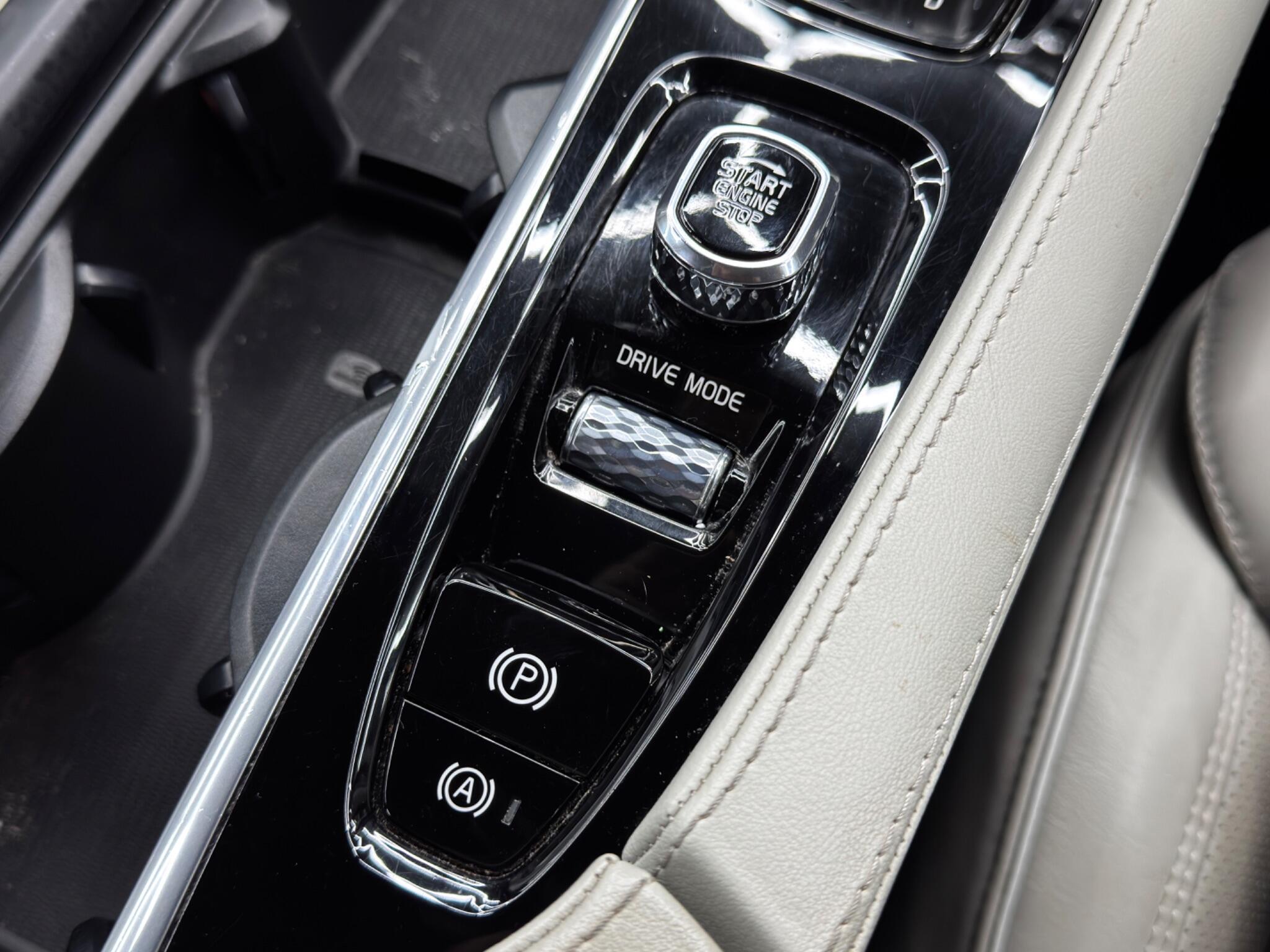 Volvo XC90 - Image 26