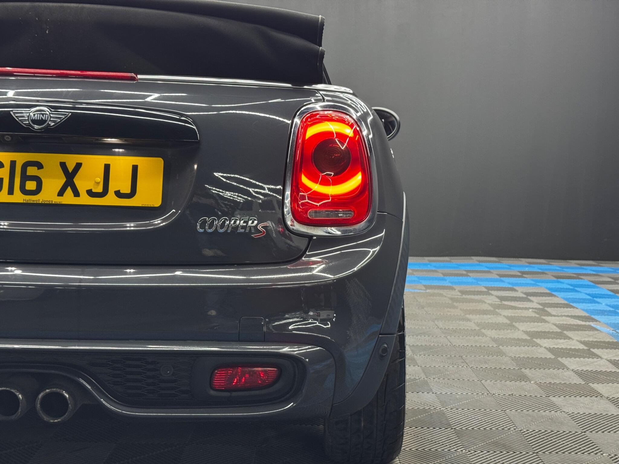 MINI Convertible - Image 43