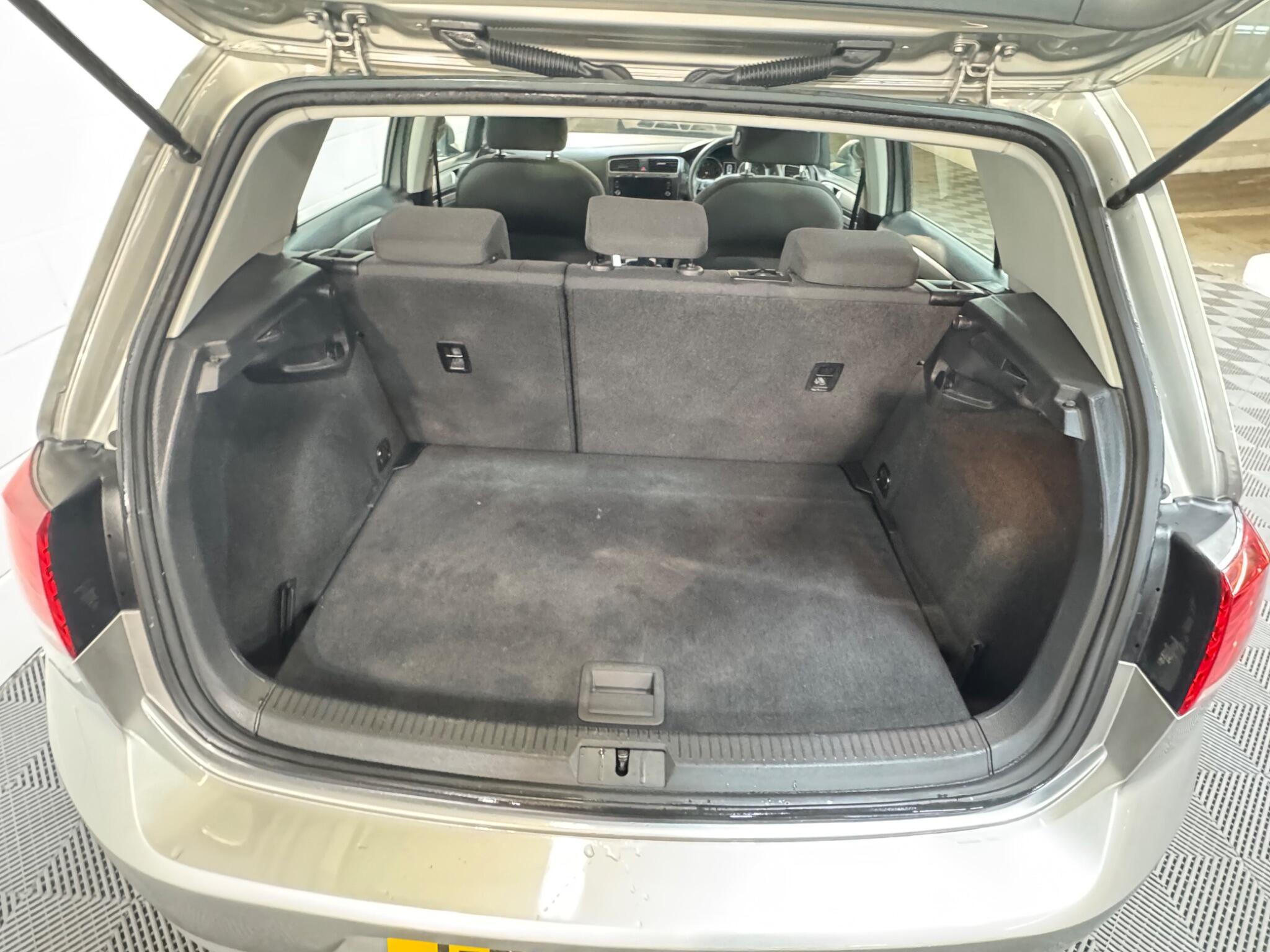 Volkswagen Golf - Image 13