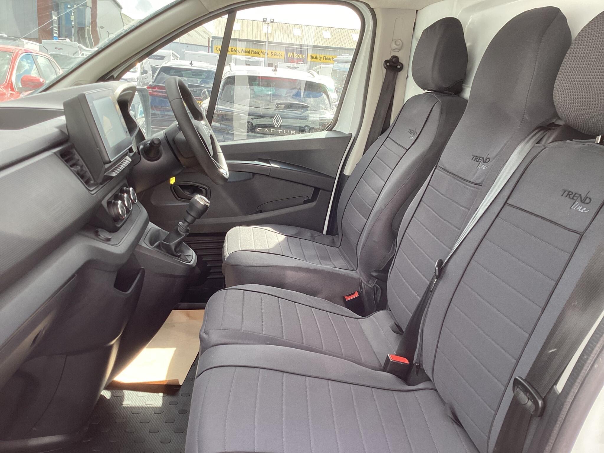 Renault Trafic - Image 8