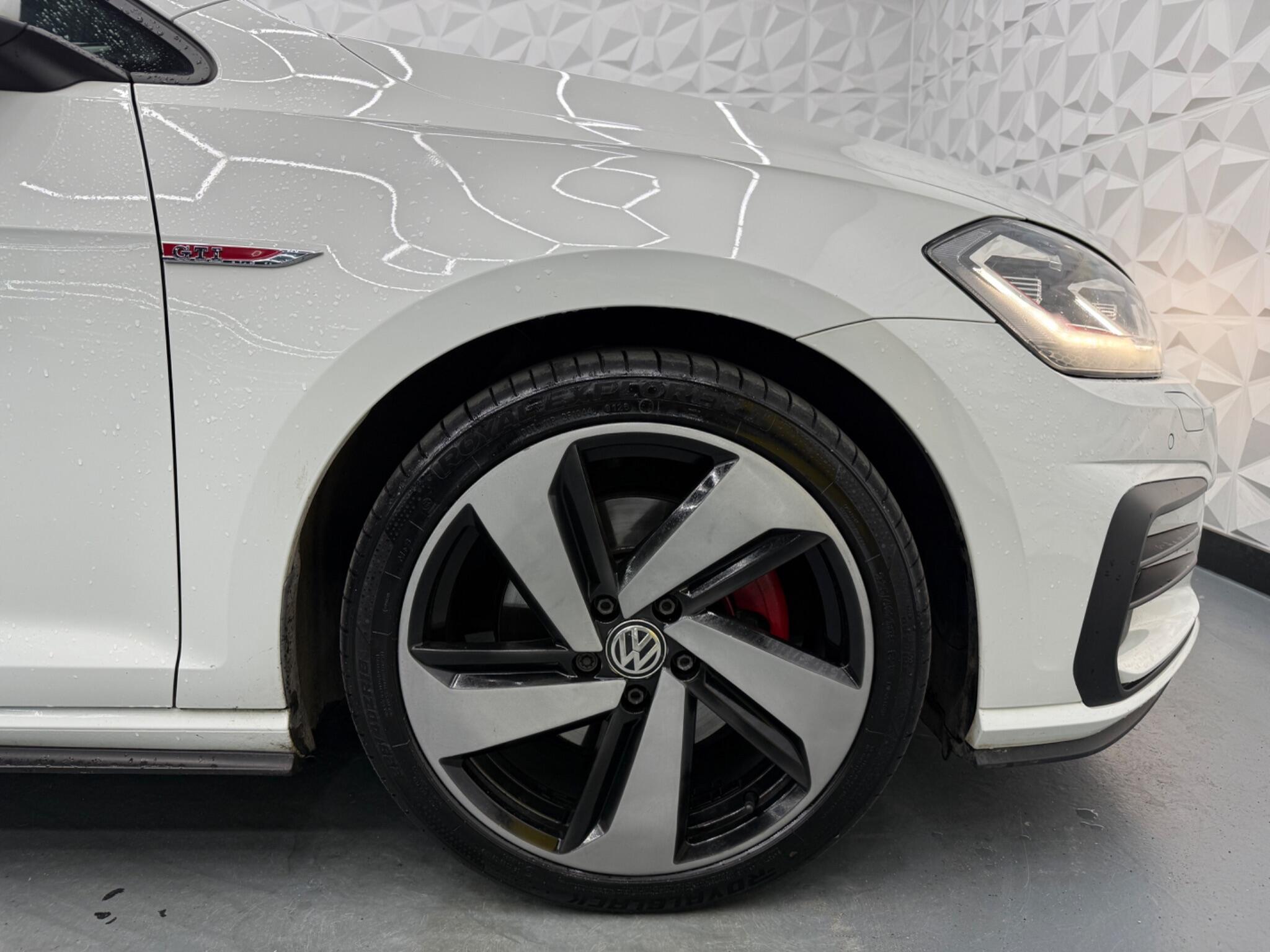 Volkswagen Golf - Image 20