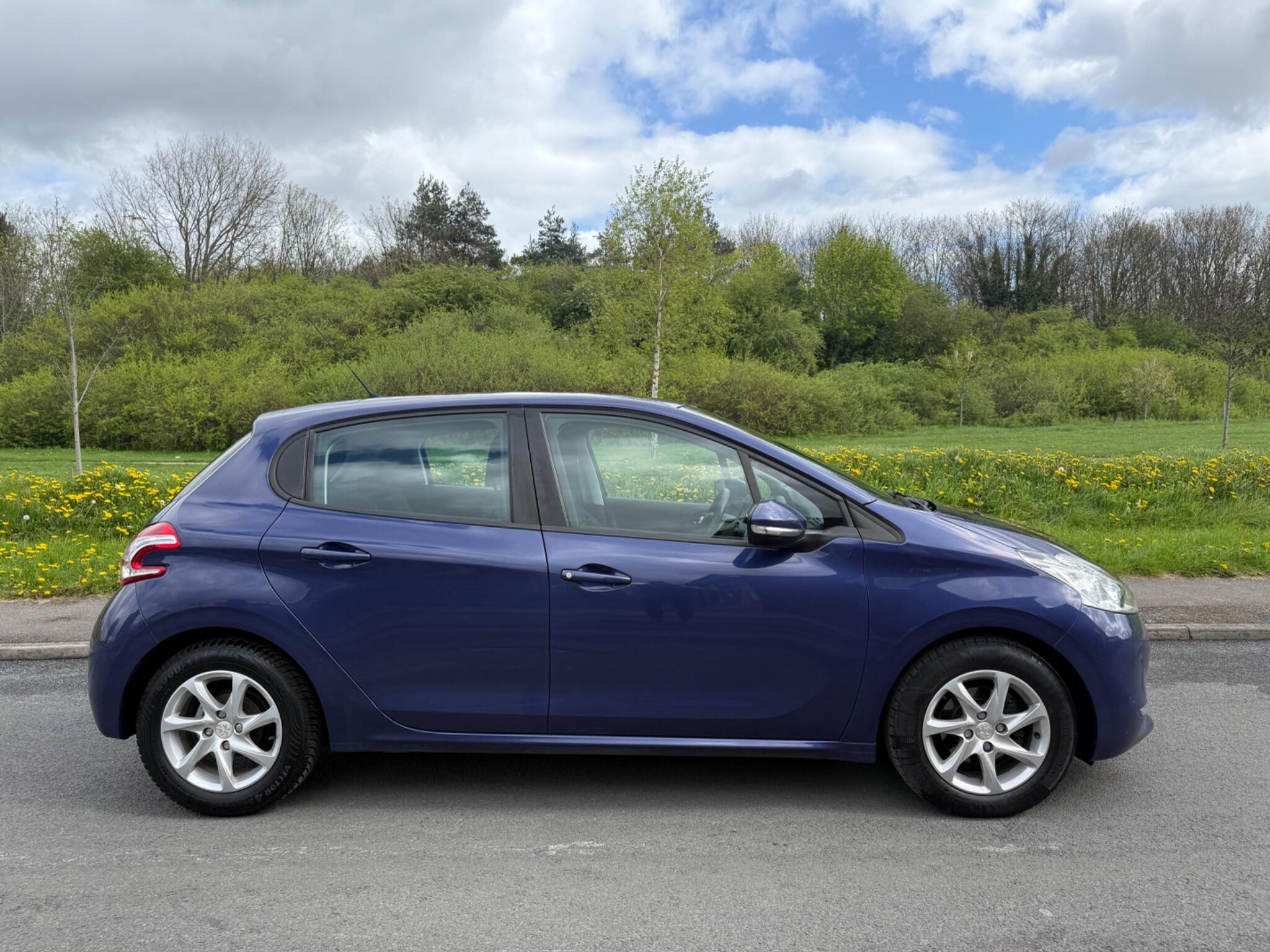 Peugeot 208 - Image 2
