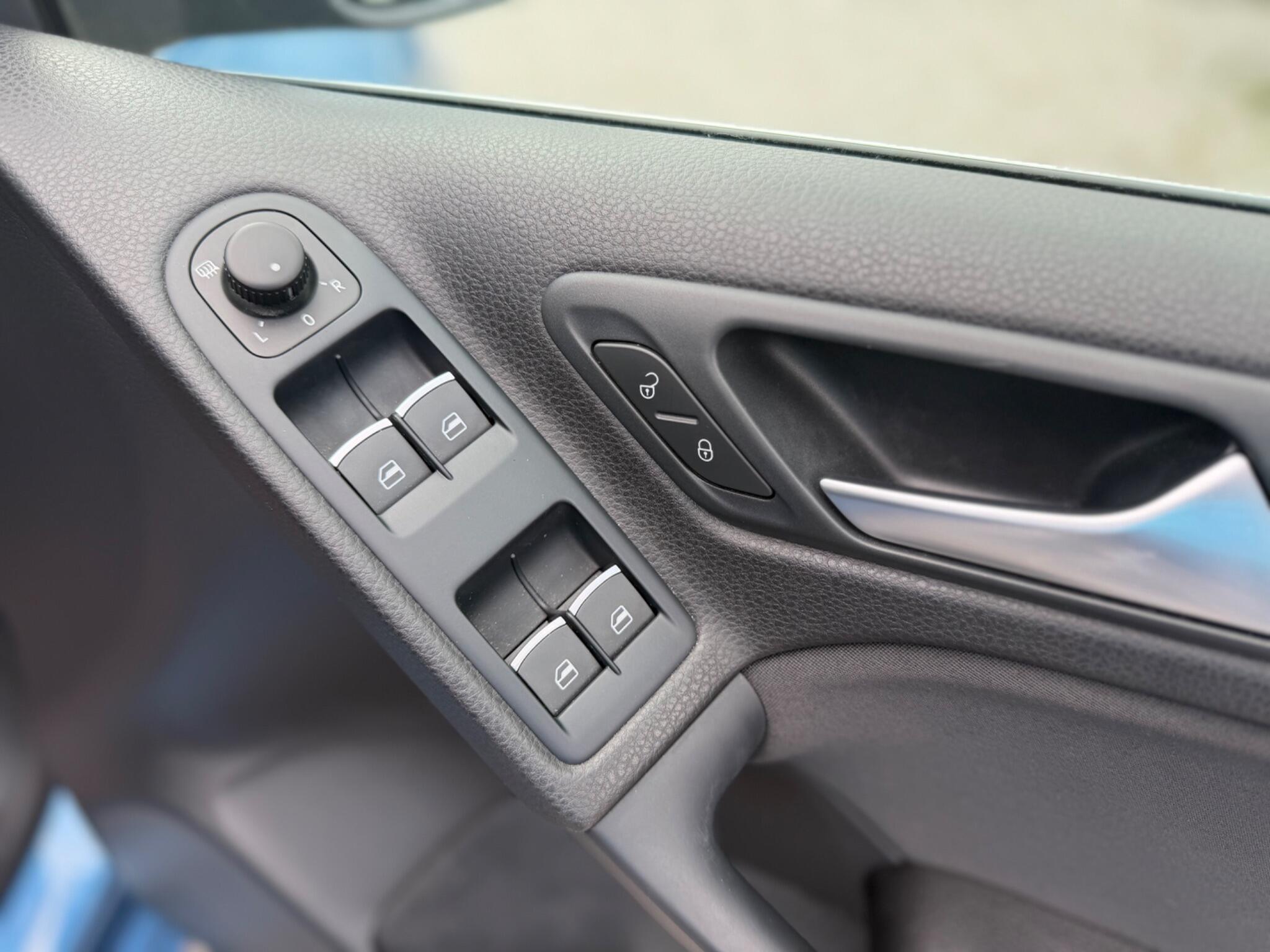 Volkswagen Golf - Image 20