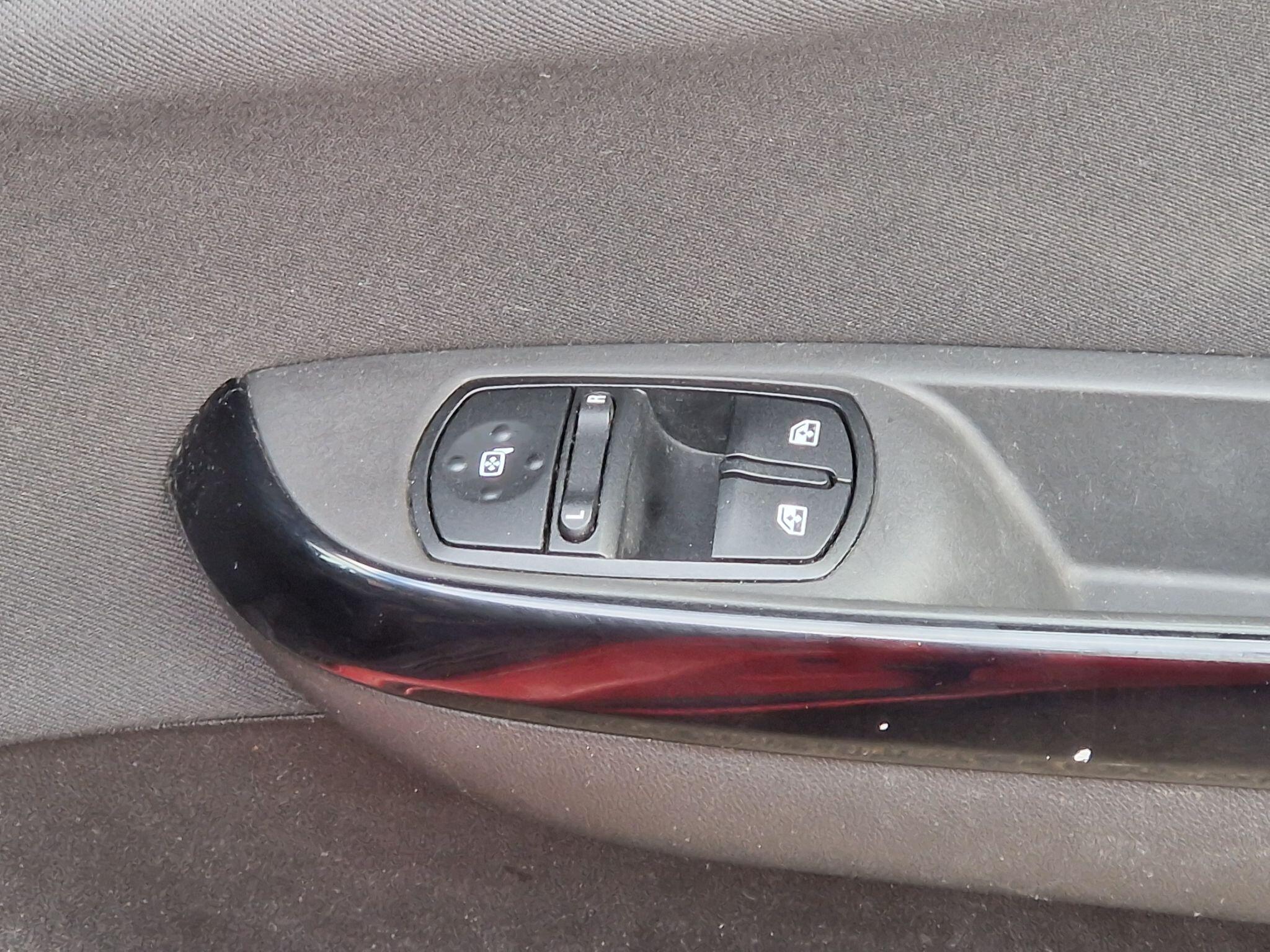 Vauxhall Corsa - Image 33