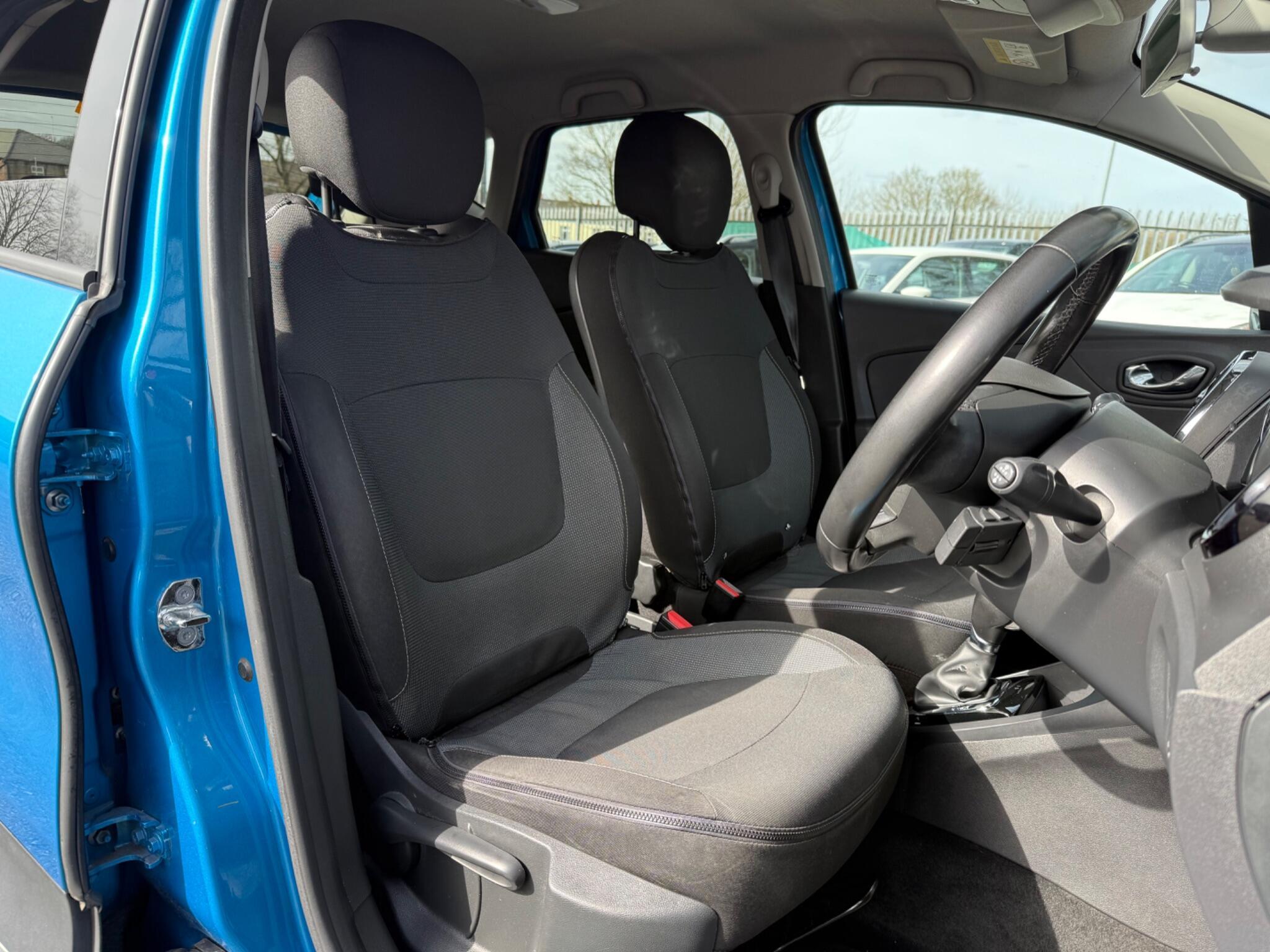 Renault Captur - Image 22