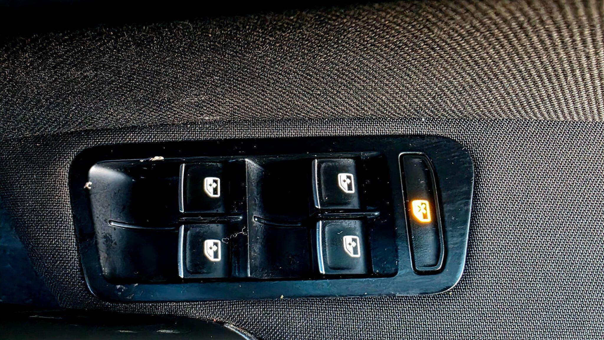 Volkswagen Golf - Image 25