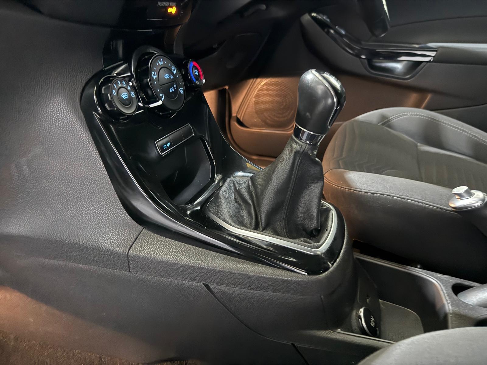 Ford Fiesta - Image 21