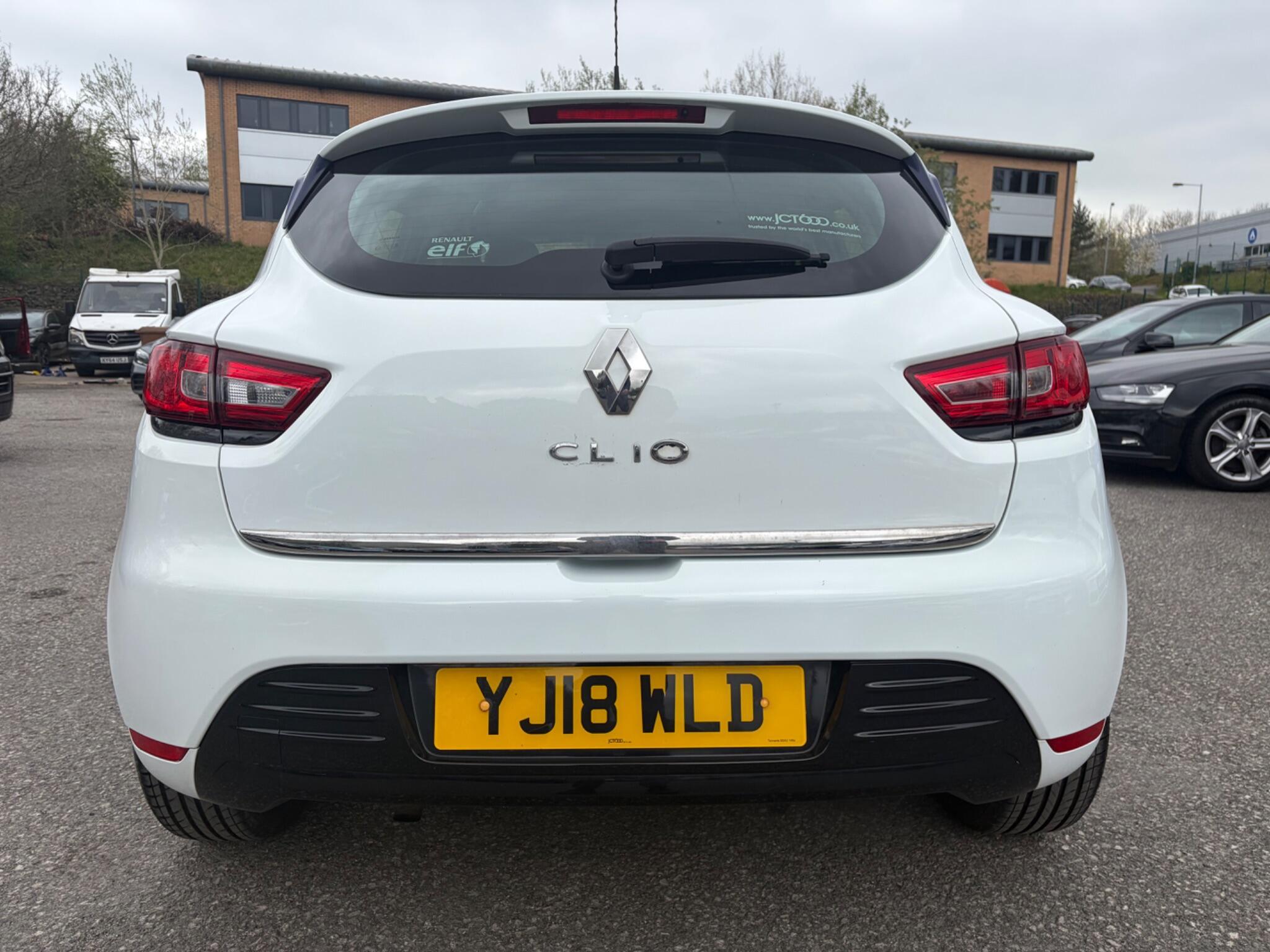 Renault Clio - Image 13