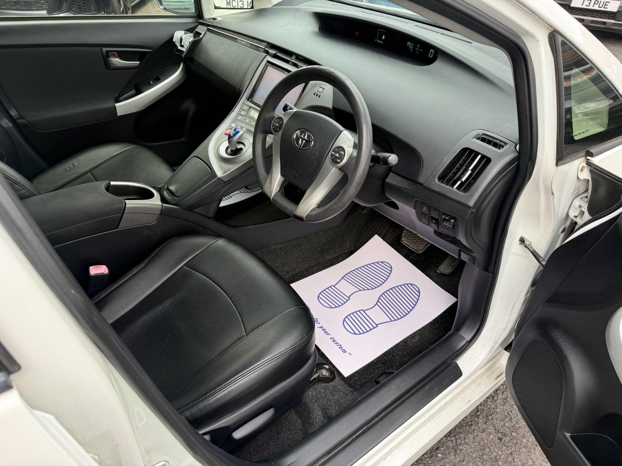 Toyota Prius - Image 23