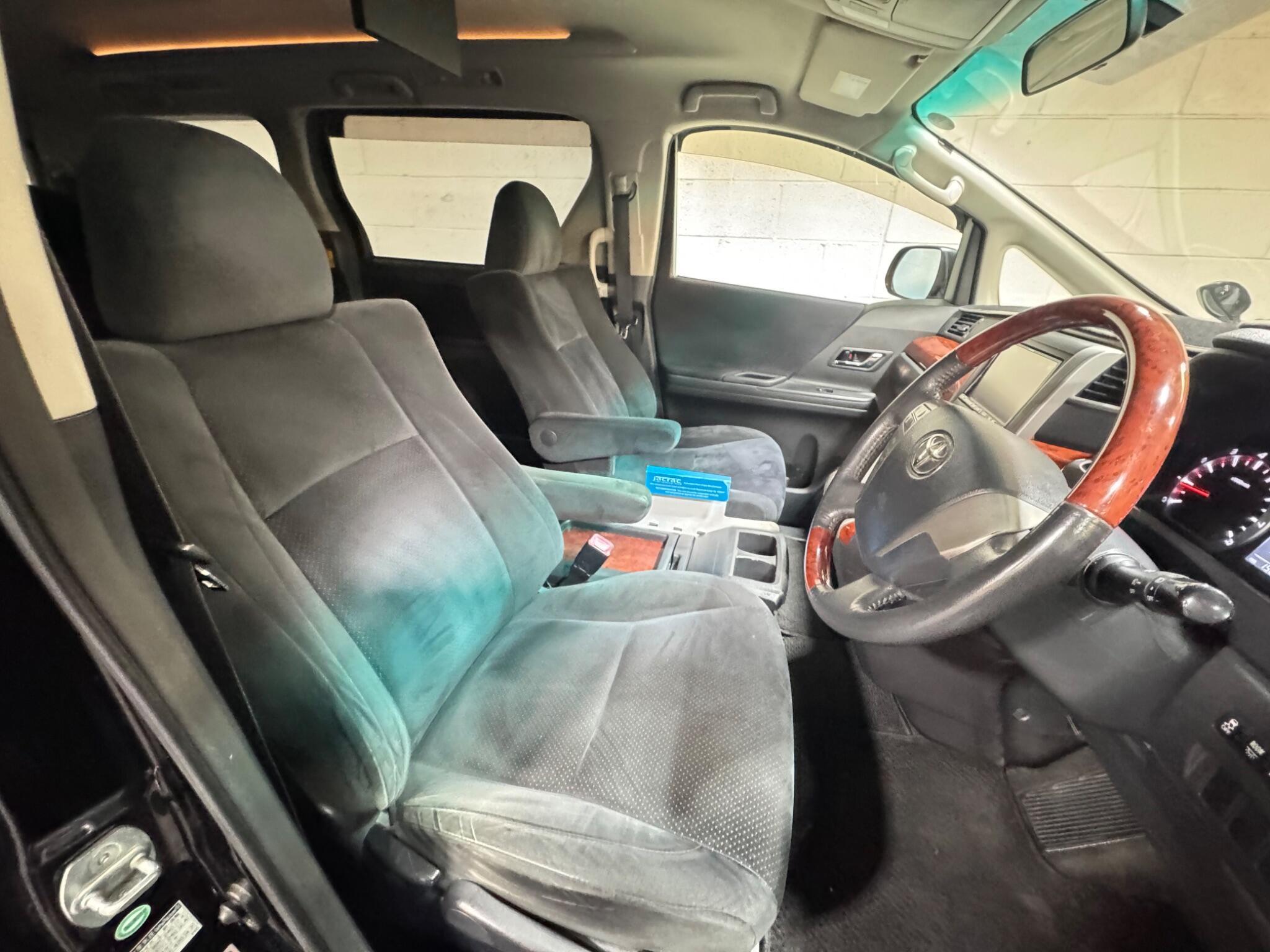 Toyota Vellfire - Image 8