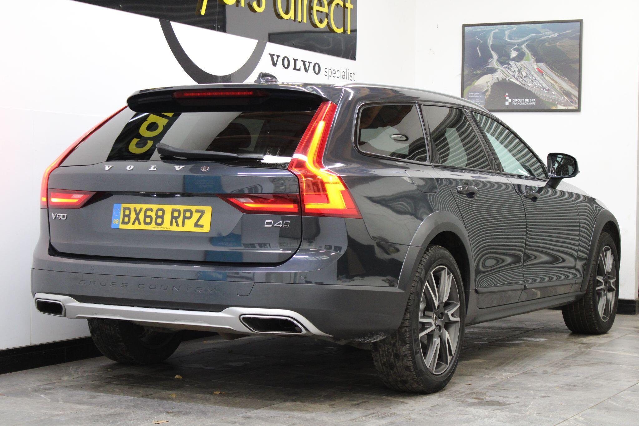 Volvo V90 CROSS COUNTRY - Image 16
