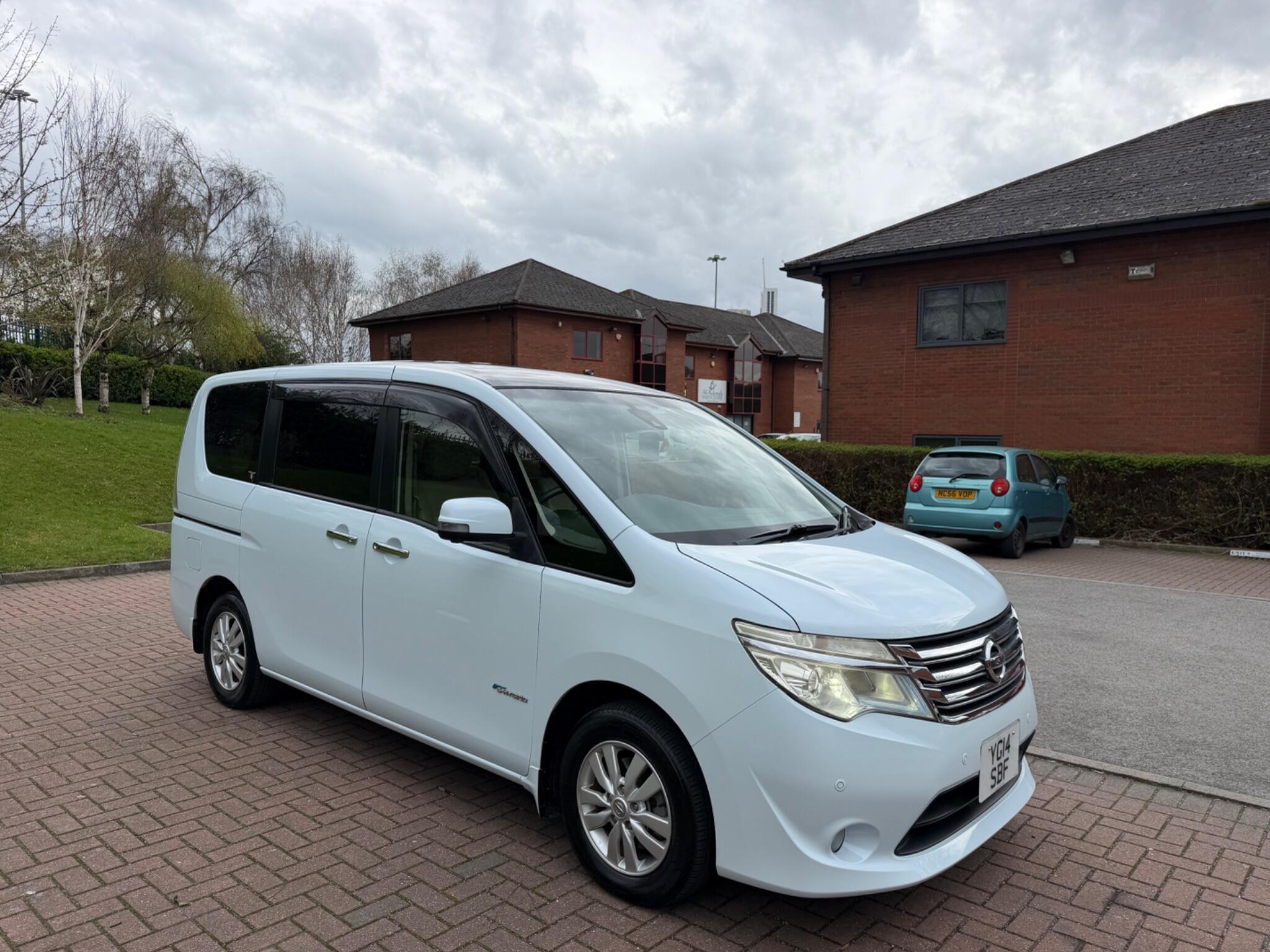 Nissan Serena - Image 7