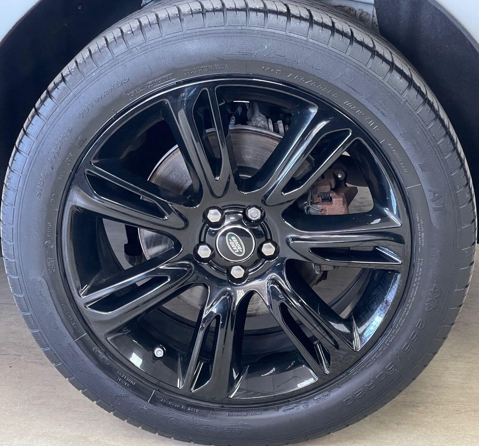 Land Rover Range Rover Velar - Image 14