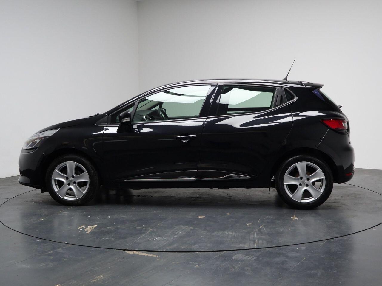 Renault Clio - Image 8