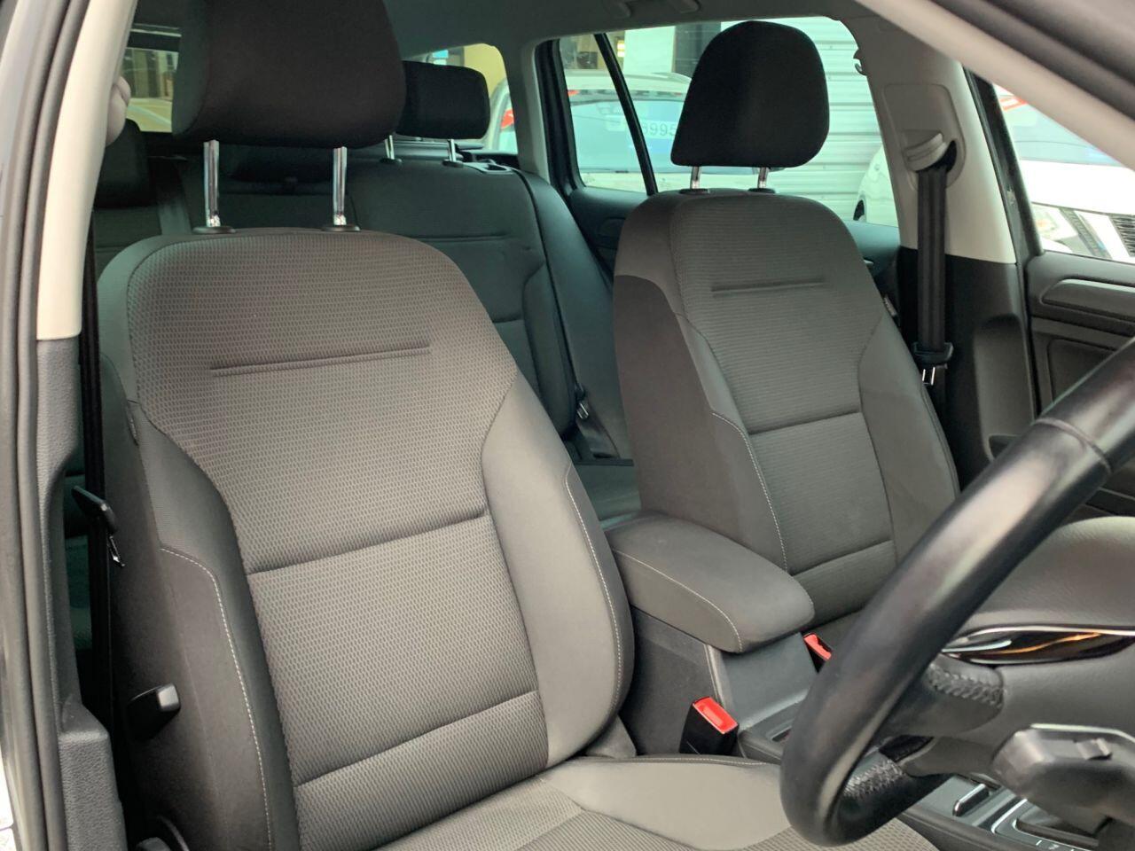 Volkswagen Golf - Image 8