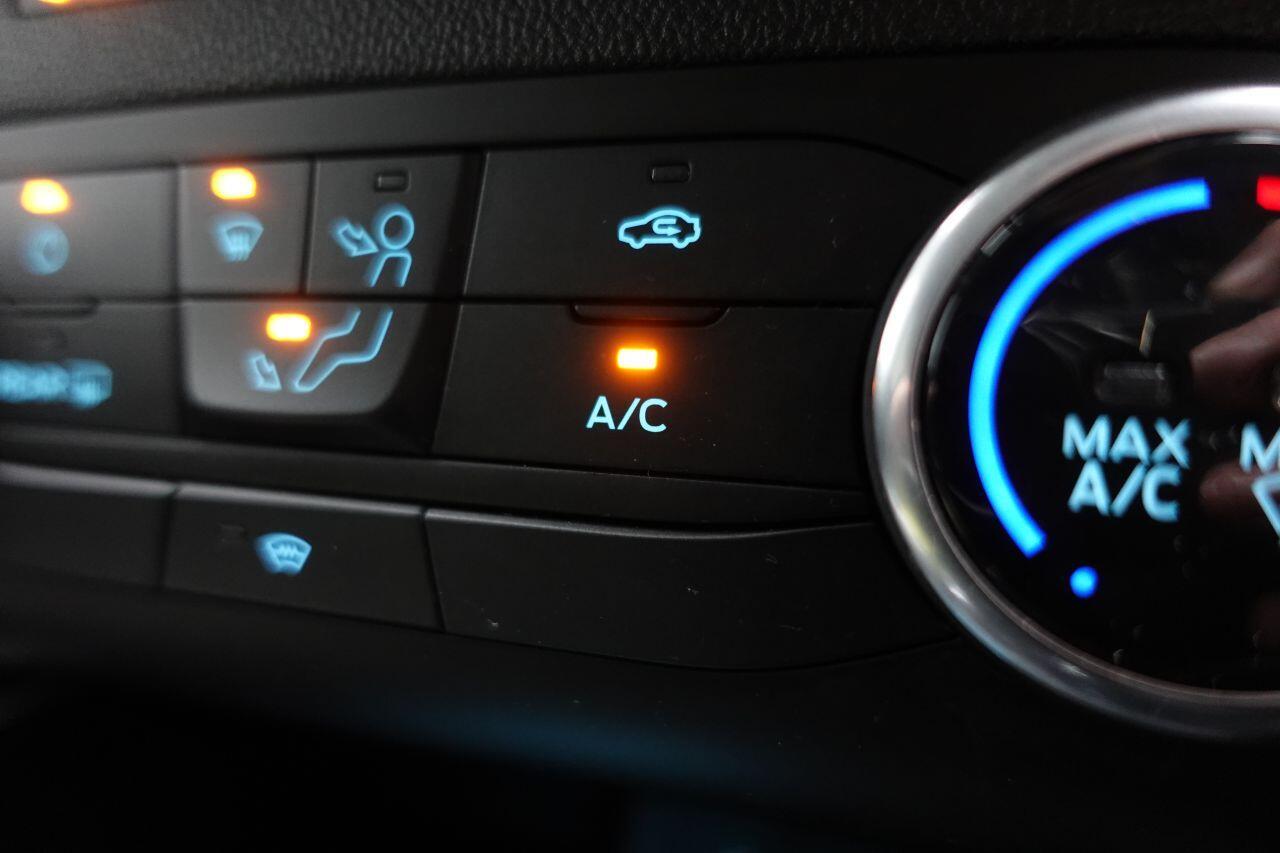 Ford Focus - Image 42