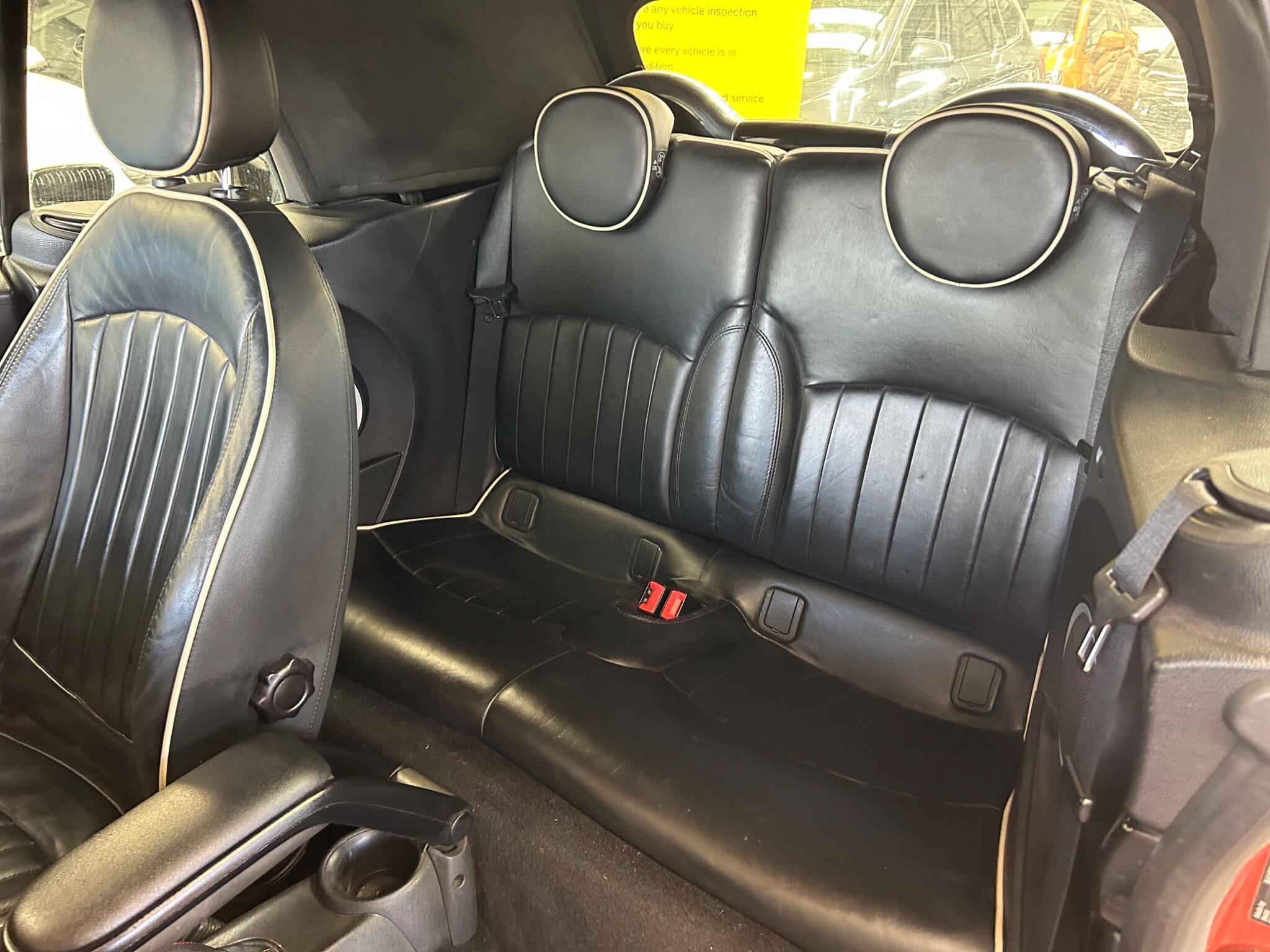 MINI Convertible - Image 23