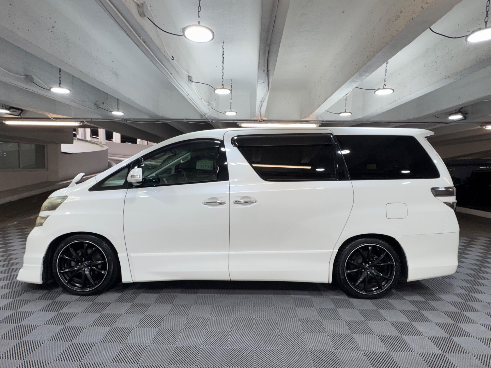 Toyota Vellfire - Image 2