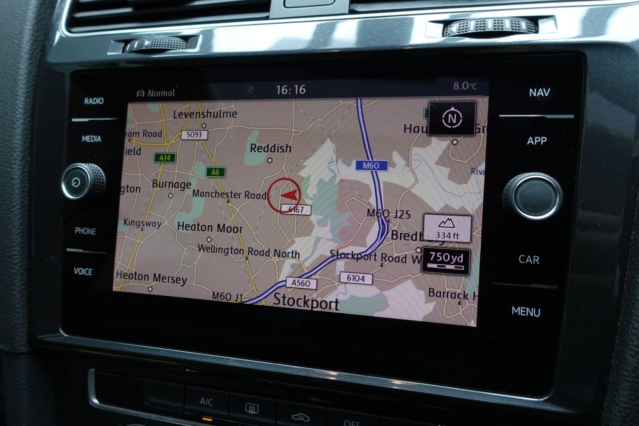 Volkswagen Golf - Image 27