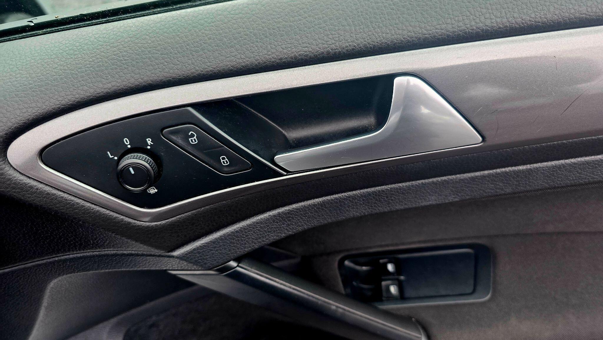 Volkswagen Golf - Image 22