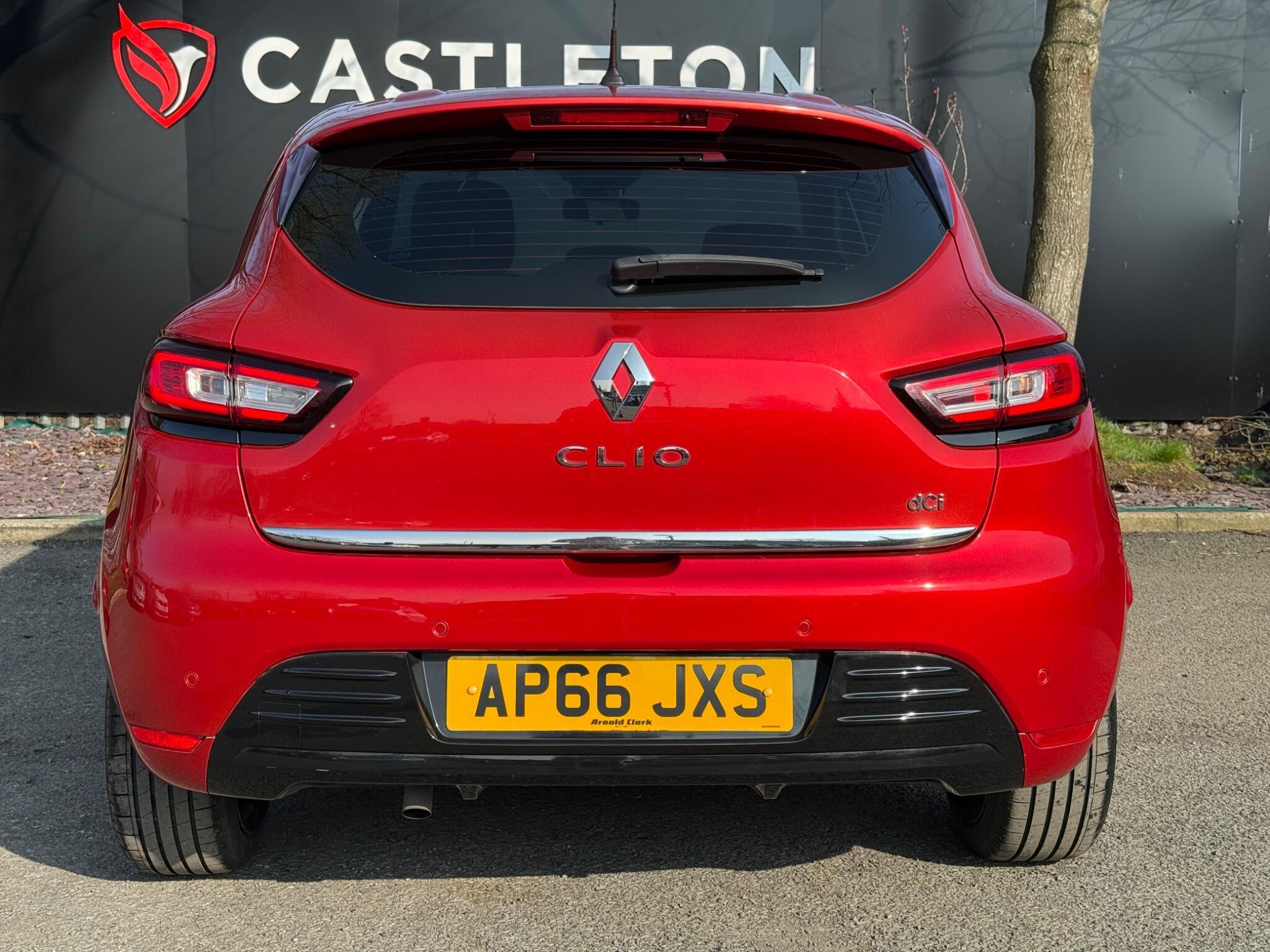 Renault Clio - Image 18