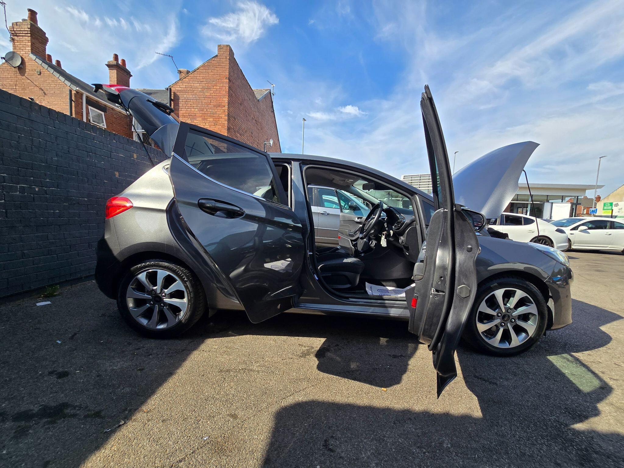 Ford Fiesta - Image 14