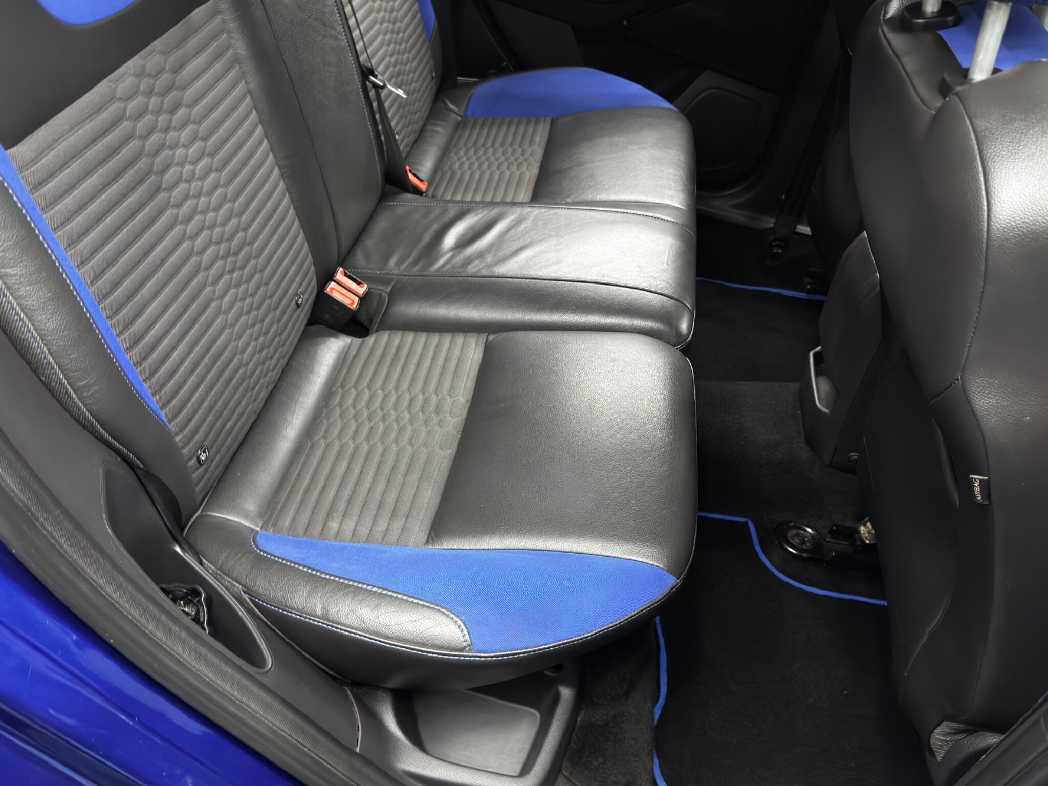 Ford Focus - Image 16