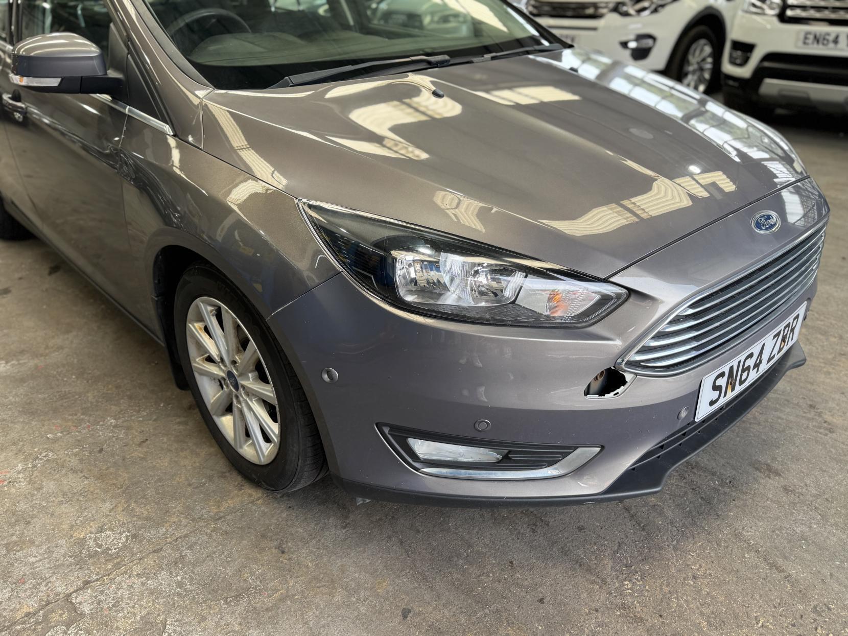 Ford Focus - Image 11